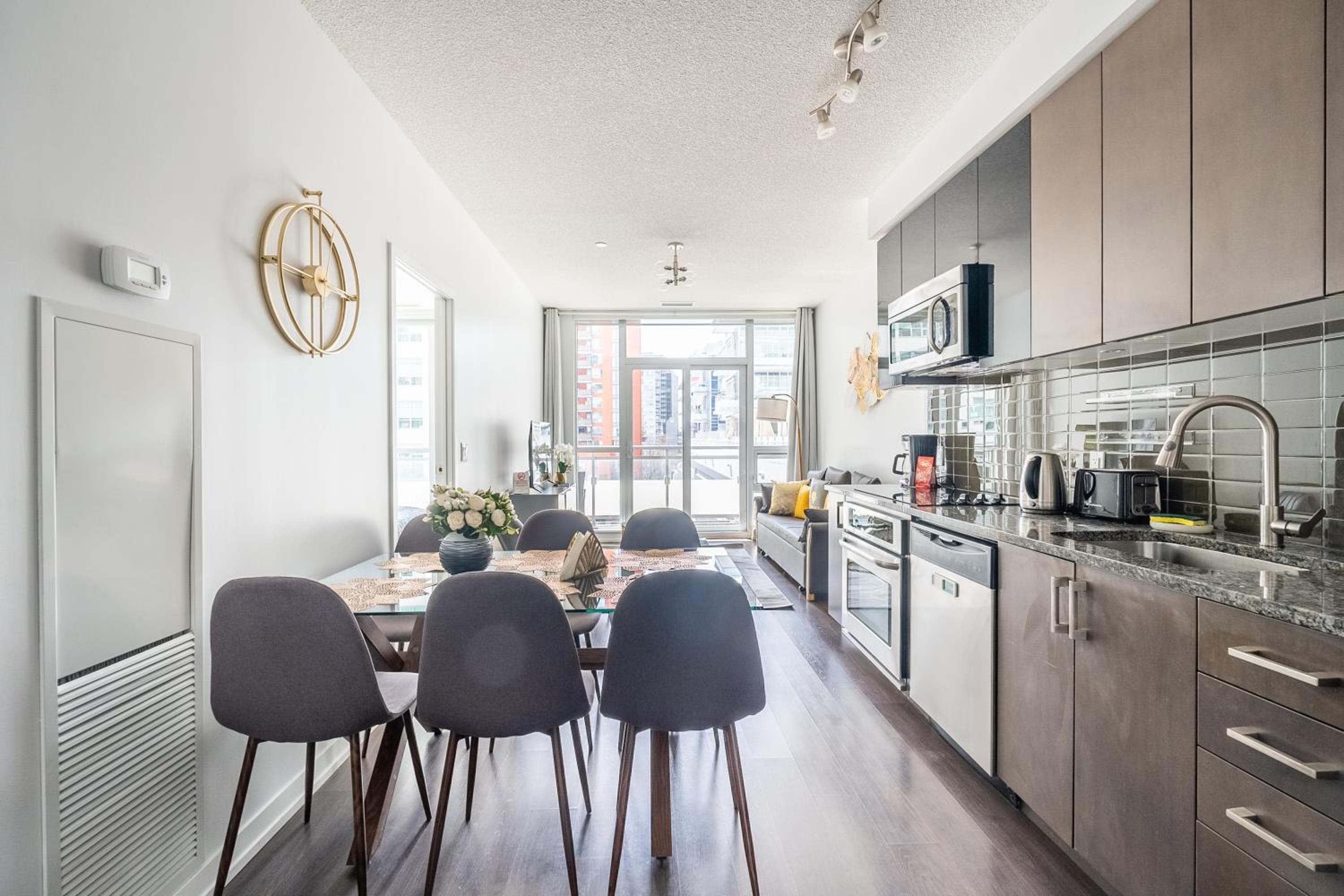 Modern Lillian St Apartments by GLOBALSTAY