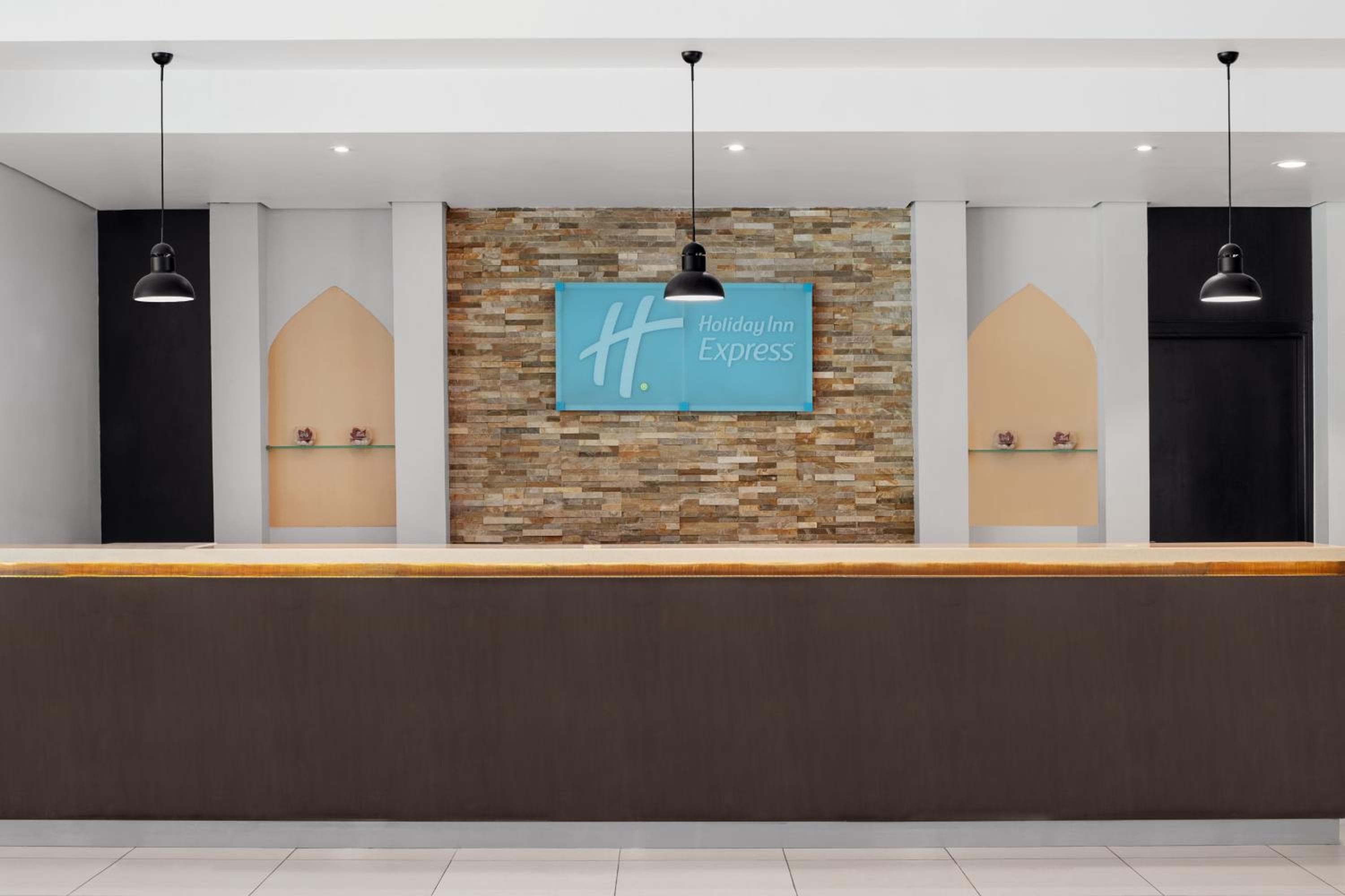Holiday Inn Express Dubai Internet City by IHG
