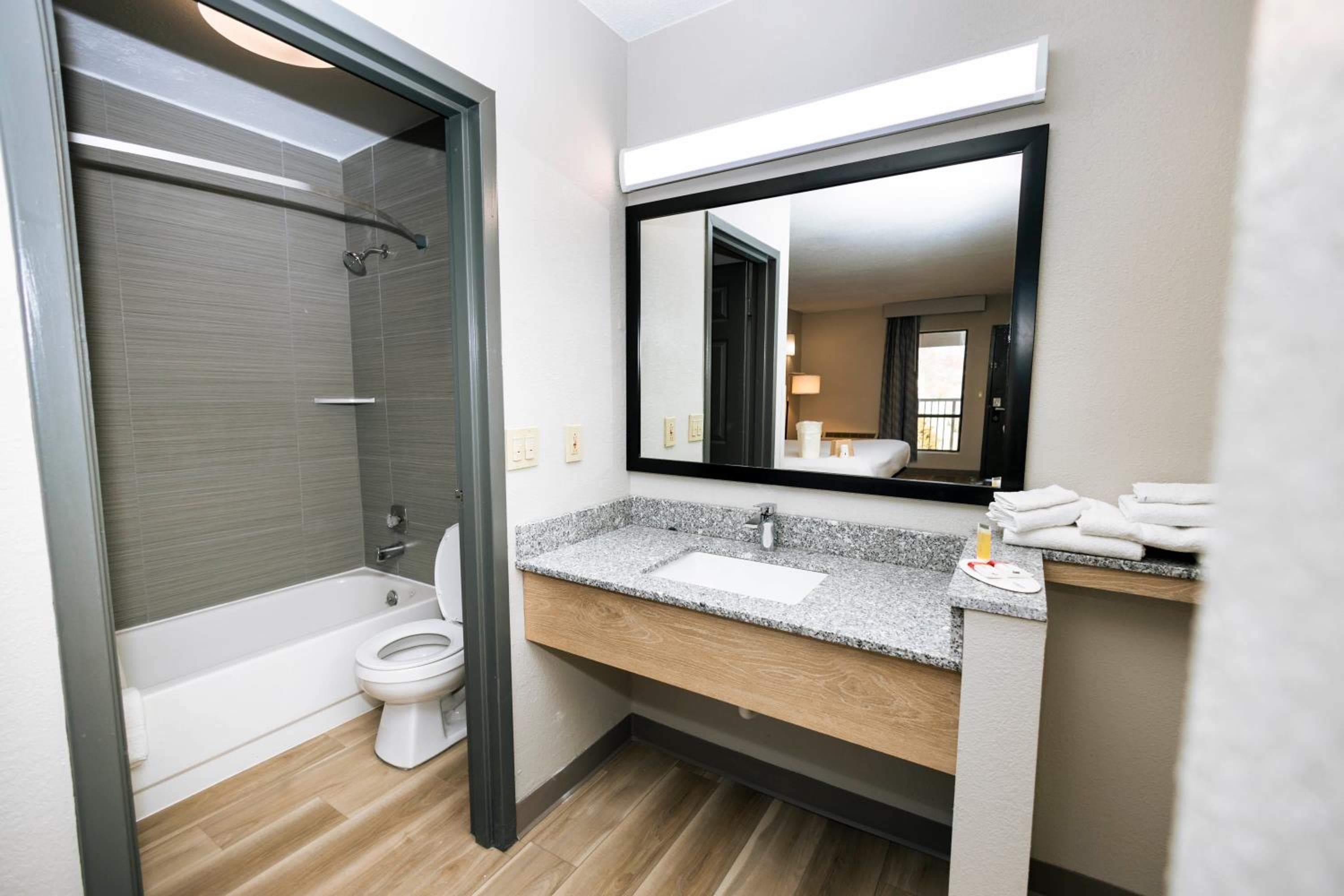 Days Inn by Wyndham Cincinnati East