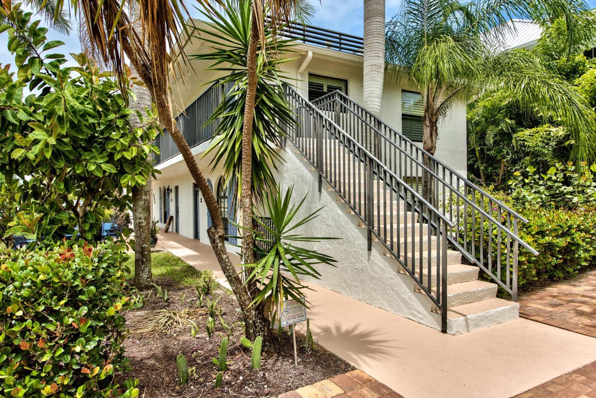 Le Monaco - 1 BR Romantic Condo! Getaway Steps from 5th Ave S Stylish Coastal Retreat with King Bed Beach Access and Prime Location, Near Dining Shopping a