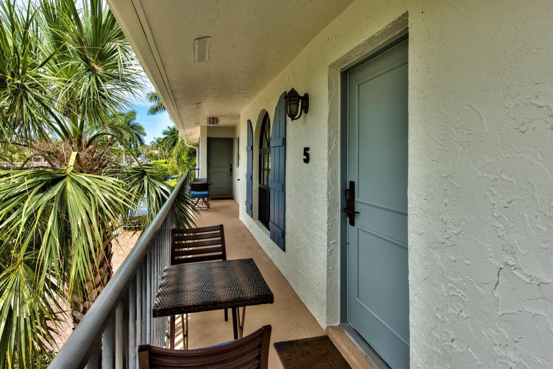 Le Monaco - 1 BR Romantic Condo! Getaway Steps from 5th Ave S Stylish Coastal Retreat with King Bed Beach Access and Prime Location, Near Dining Shopping a