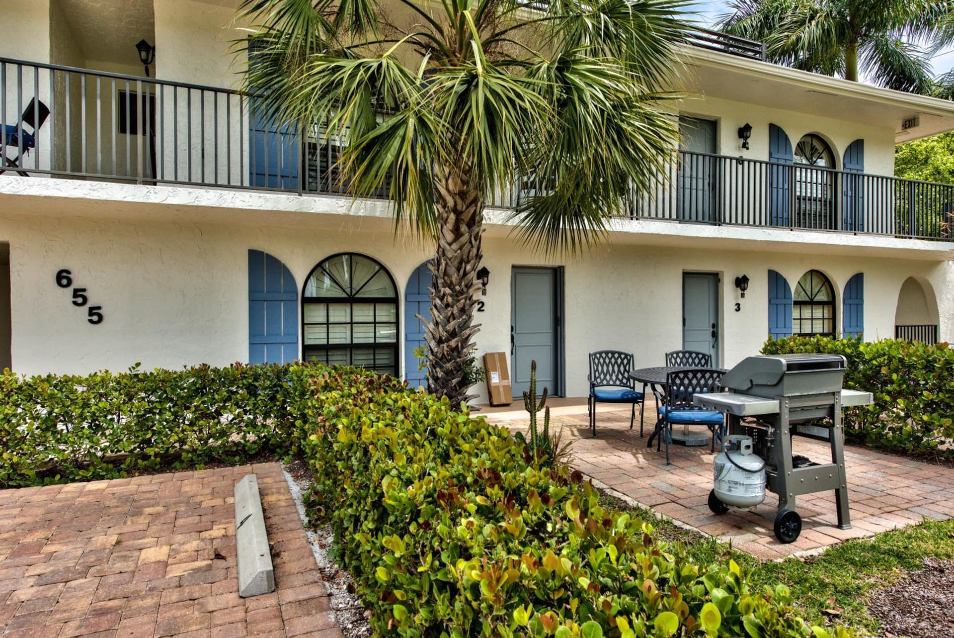 Le Monaco - 1 BR Romantic Condo! Getaway Steps from 5th Ave S Stylish Coastal Retreat with King Bed Beach Access and Prime Location, Near Dining Shopping a