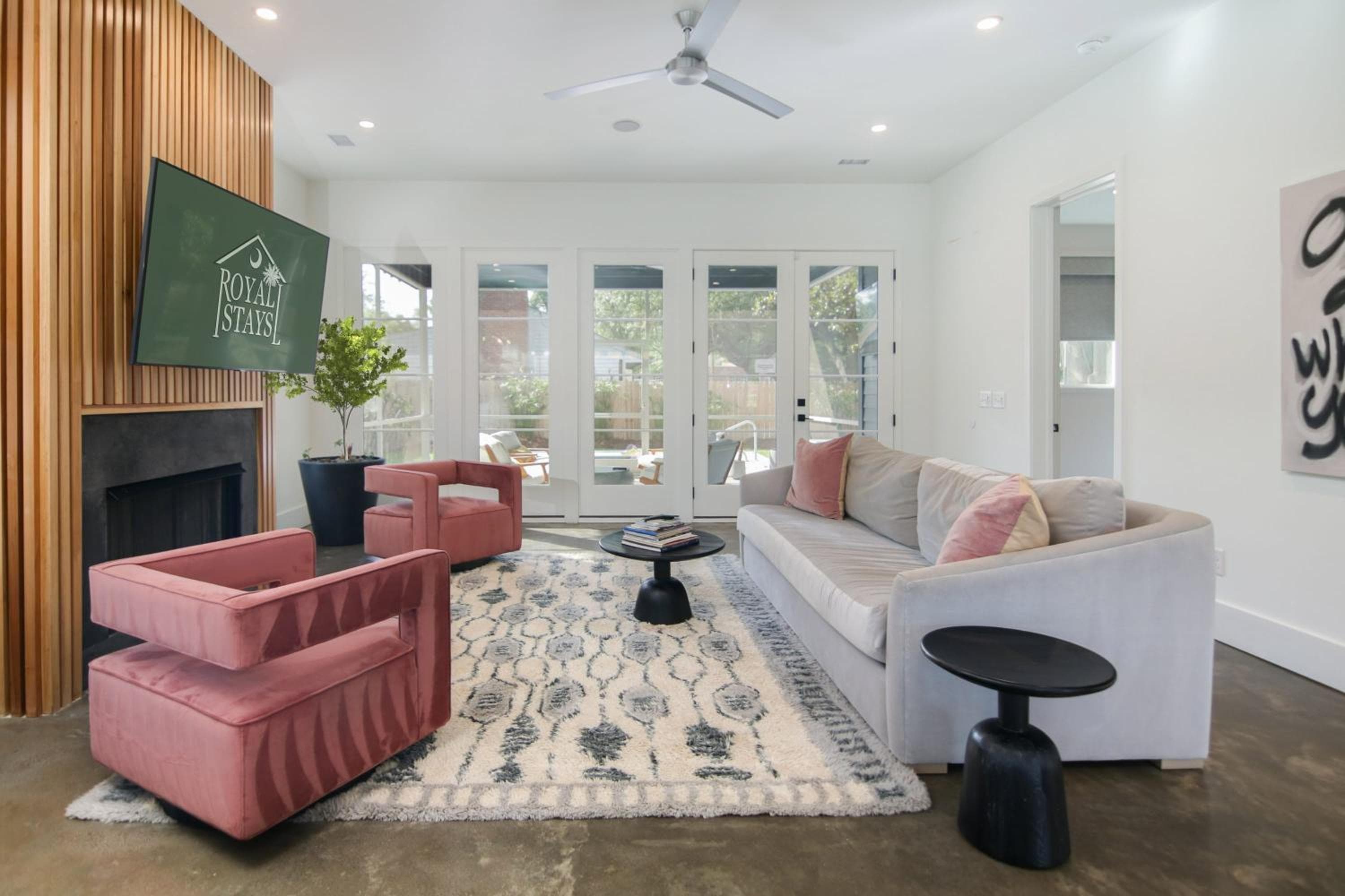 Music Manor, 3-King Beds w Pool,mins to Beach&D