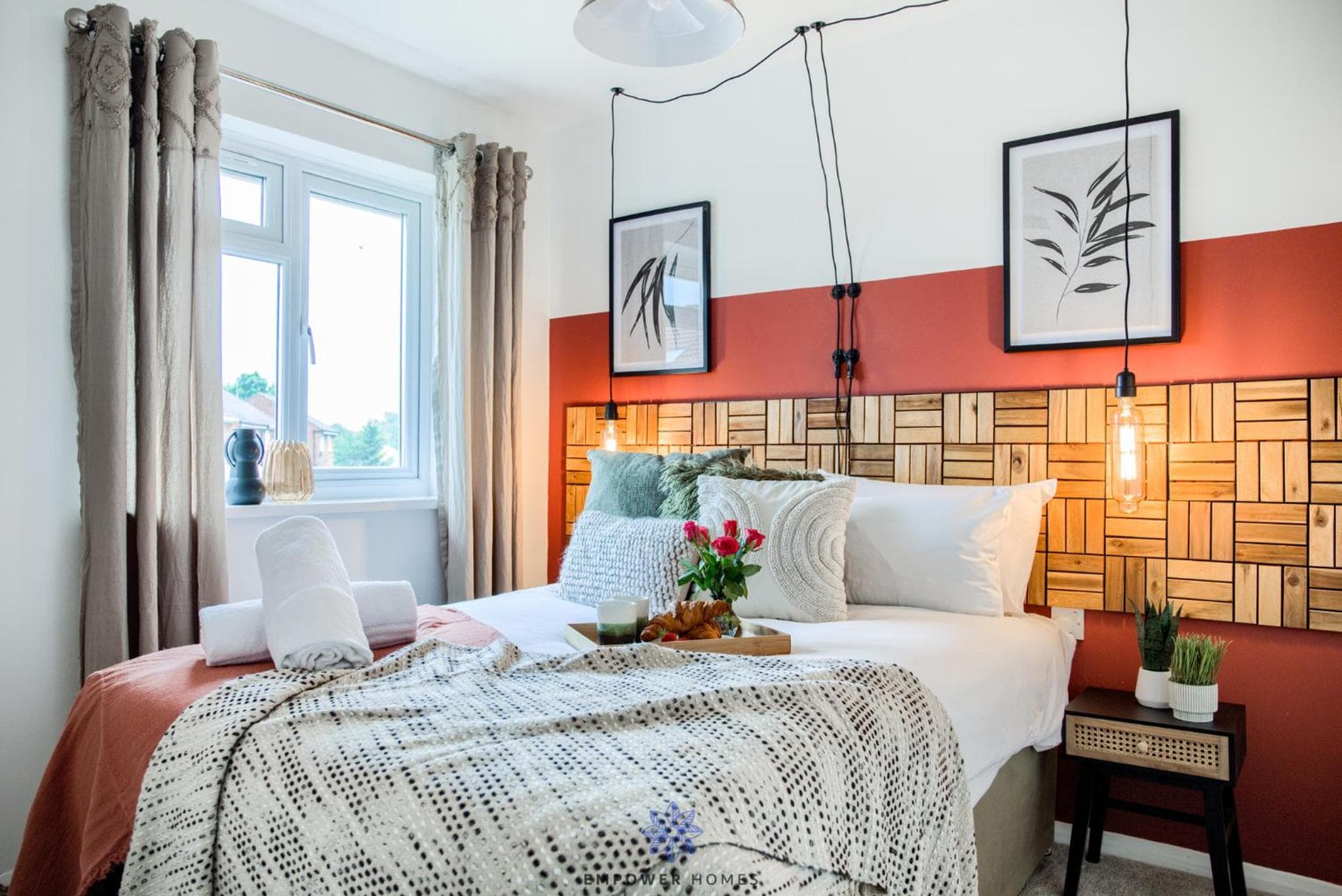 Coventry Beautiful House, University Hospital, M6 M69, Private Parking, Sleeps 6, by EMPOWER HOMES