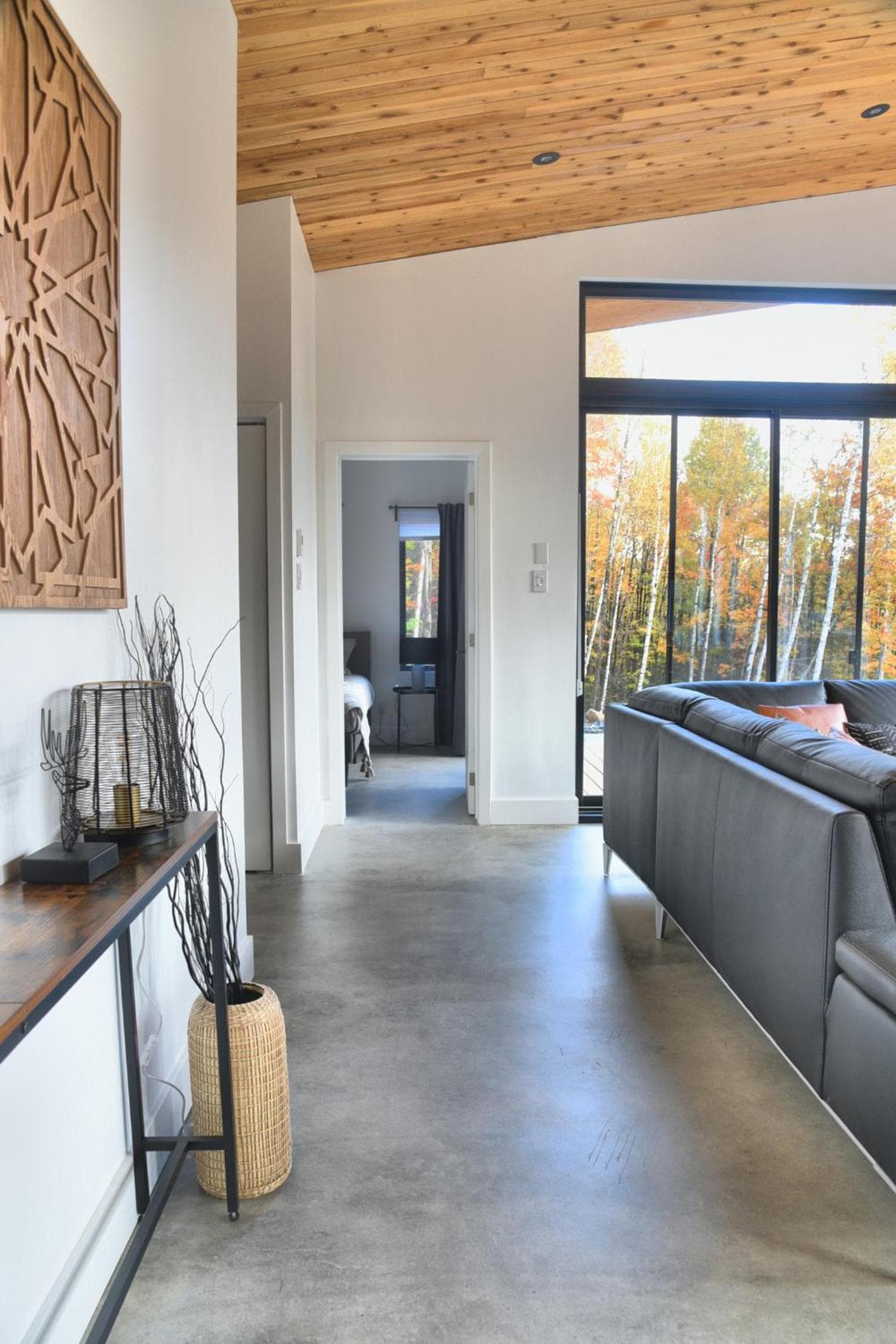KALLM Mont-Tremblant luxury chalet with sauna, hot tub, private beach & pond on 8acre estate