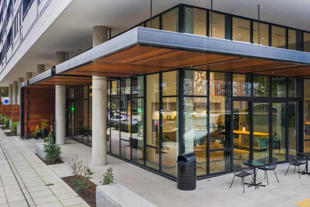 Airy and Open Corner Loft - 92 Walkscore