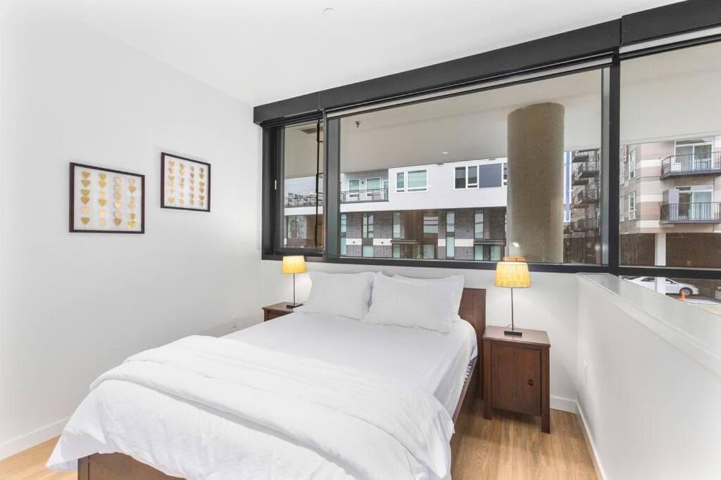 Open Loft in Redmond Core - 92 Walkscore!