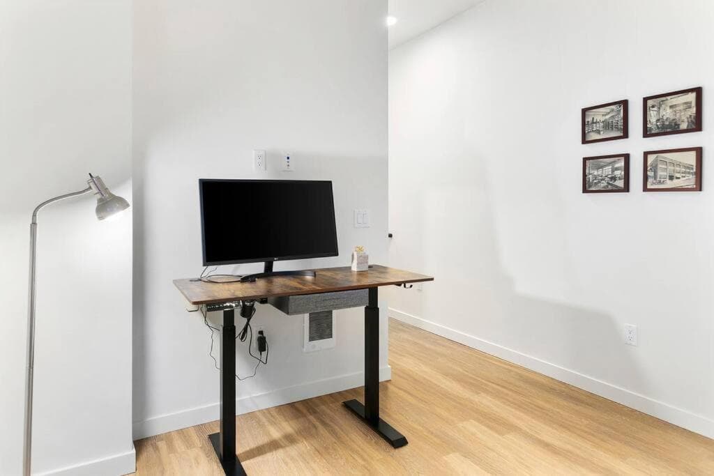 Open Loft in Redmond Core - 92 Walkscore!