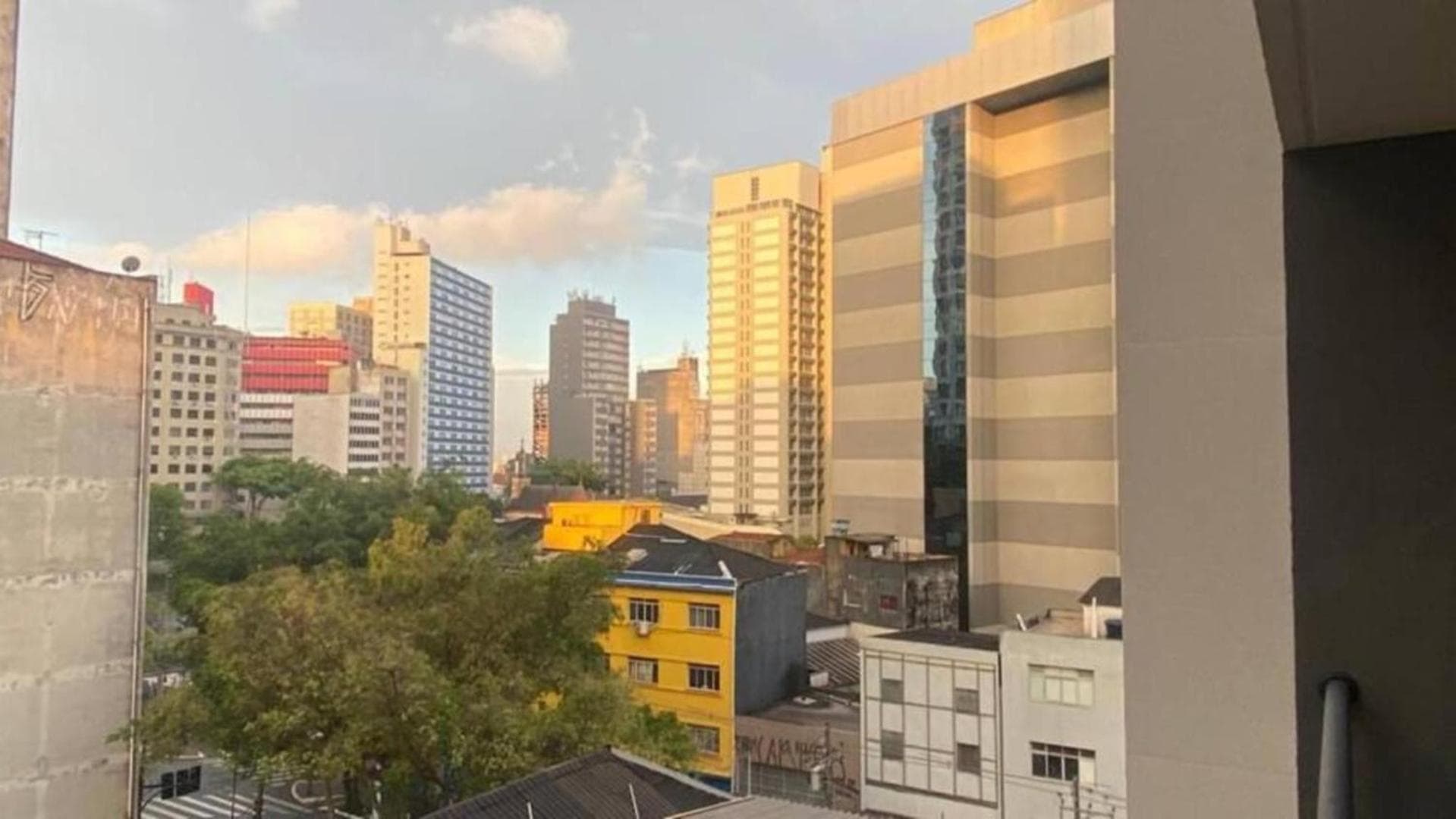 Studio na Liberdade 250m do Metrô Varanda e Wi-Fi 477 Mbps