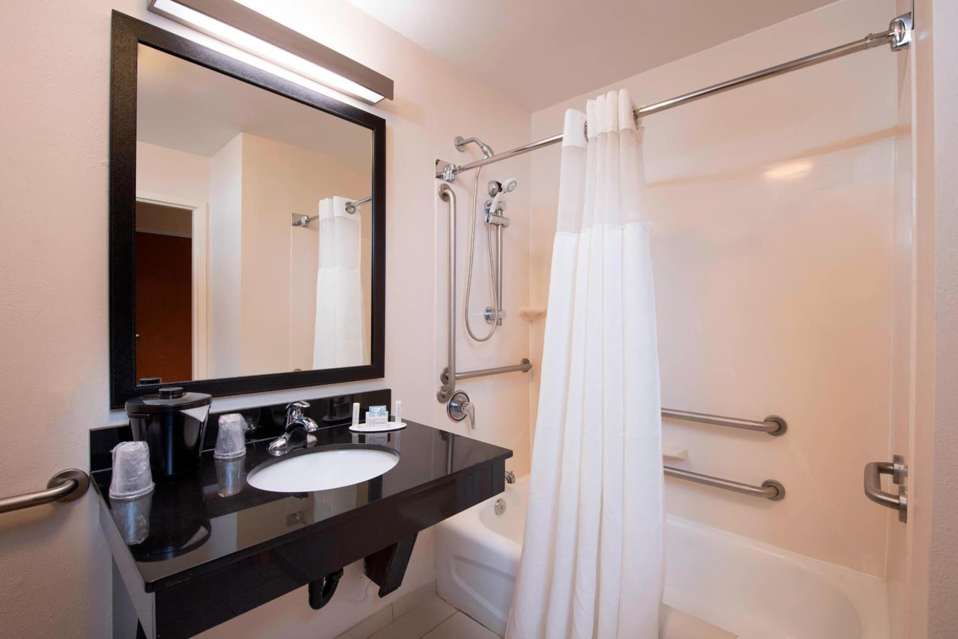Fairfield Inn and Suites Charleston North/University Area