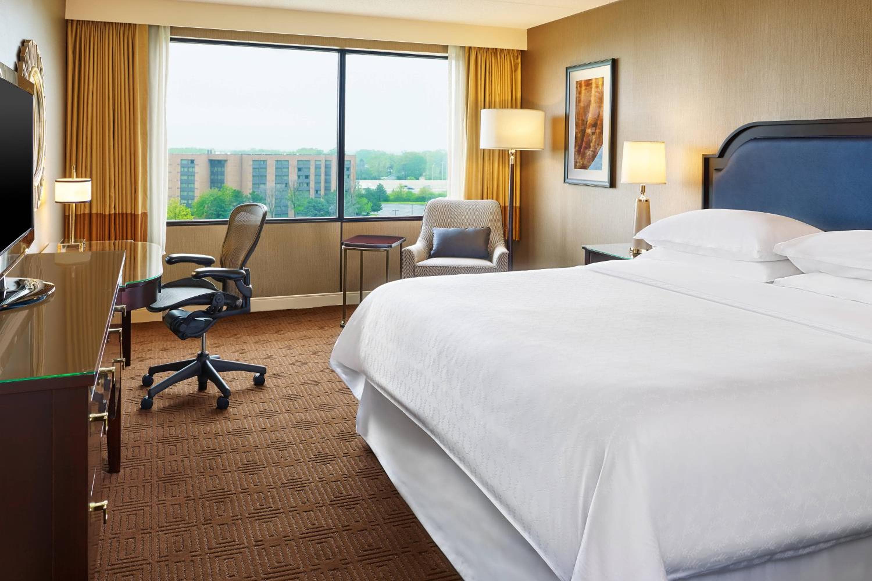 Sheraton Lisle Naperville Hotel