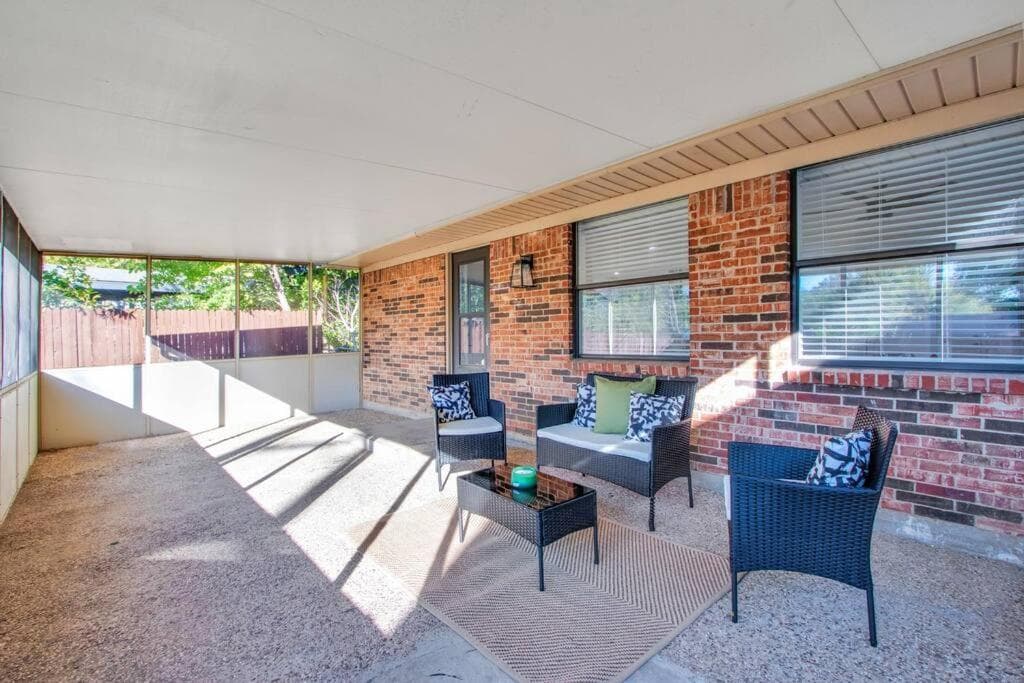 Evergreen - Modern Denton Home Near UNT