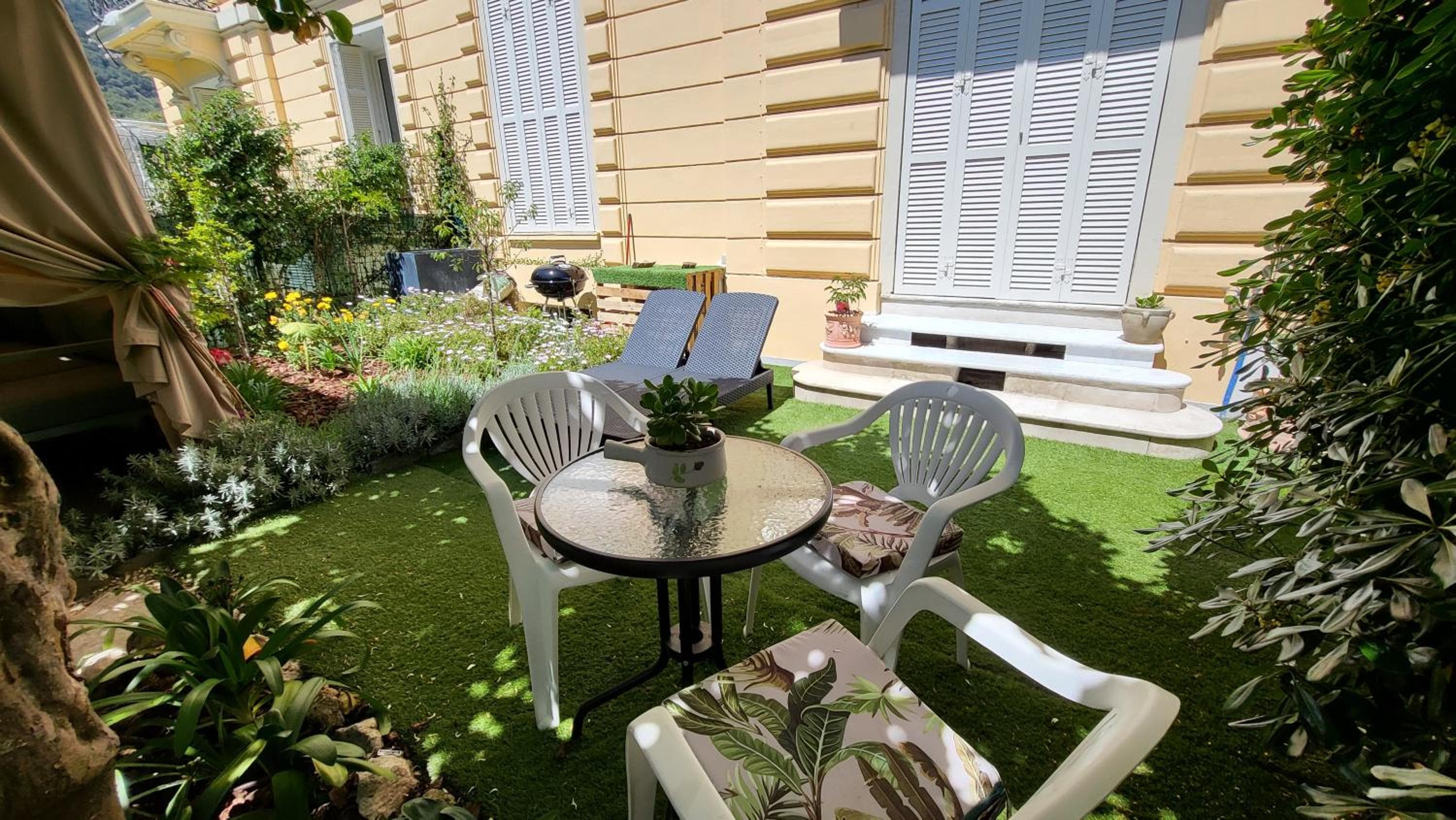 Super Flat, Garden. Bnbrickeys