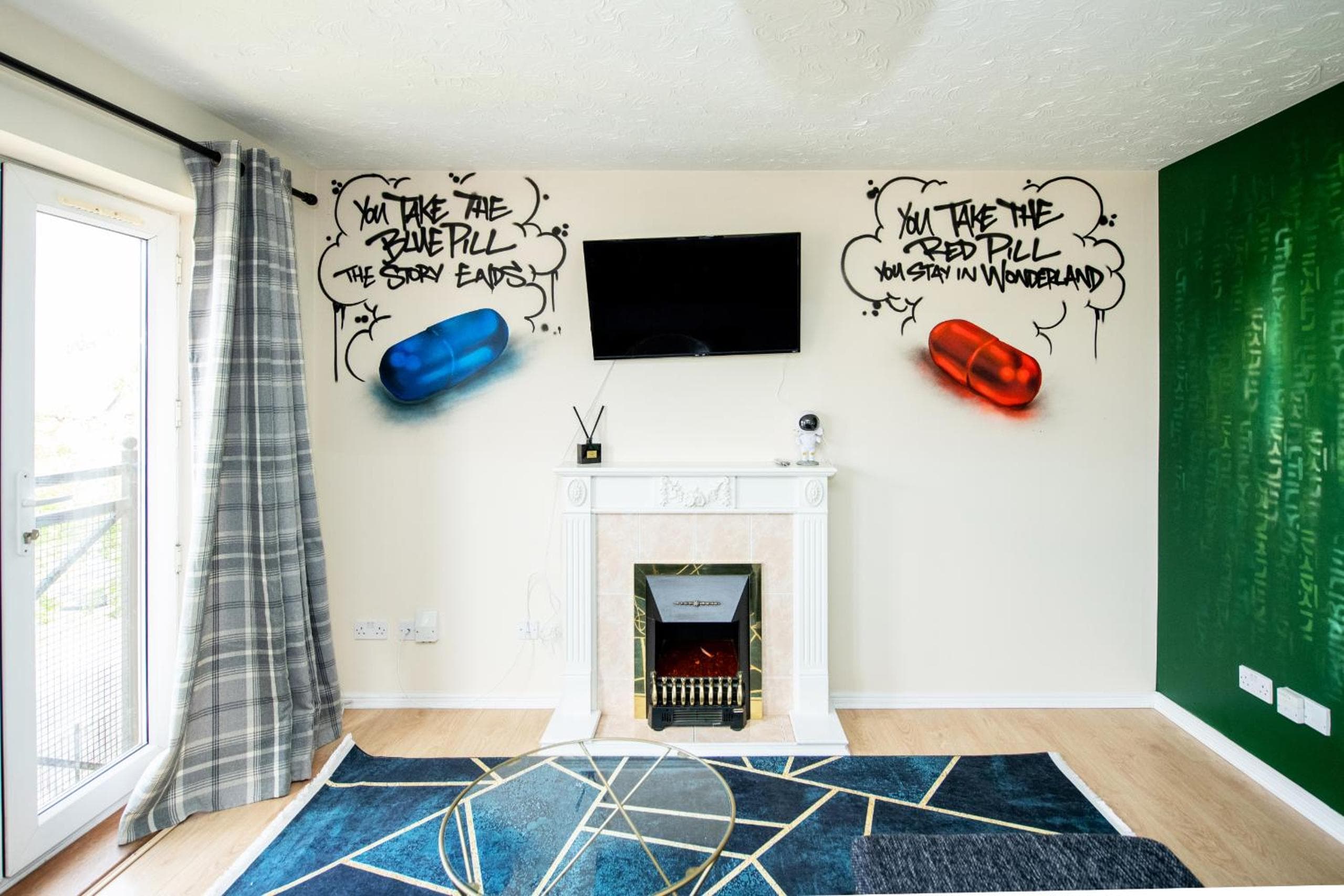 Escape The Matrix - 2 Bed Flat in City Centre with Free Parking