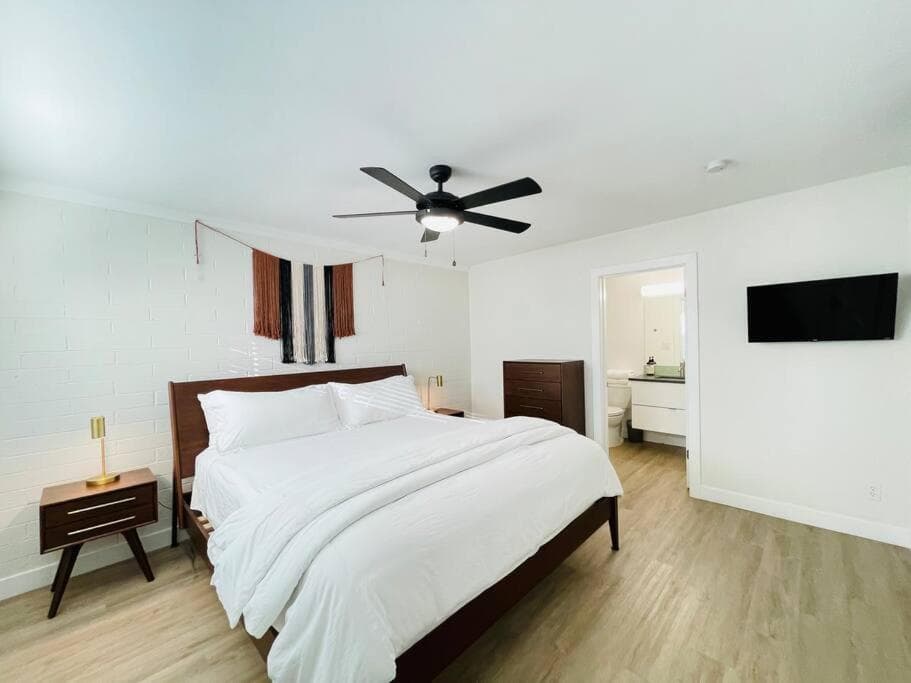 Walkable OTS, Heated Poolside Mid Century Condo