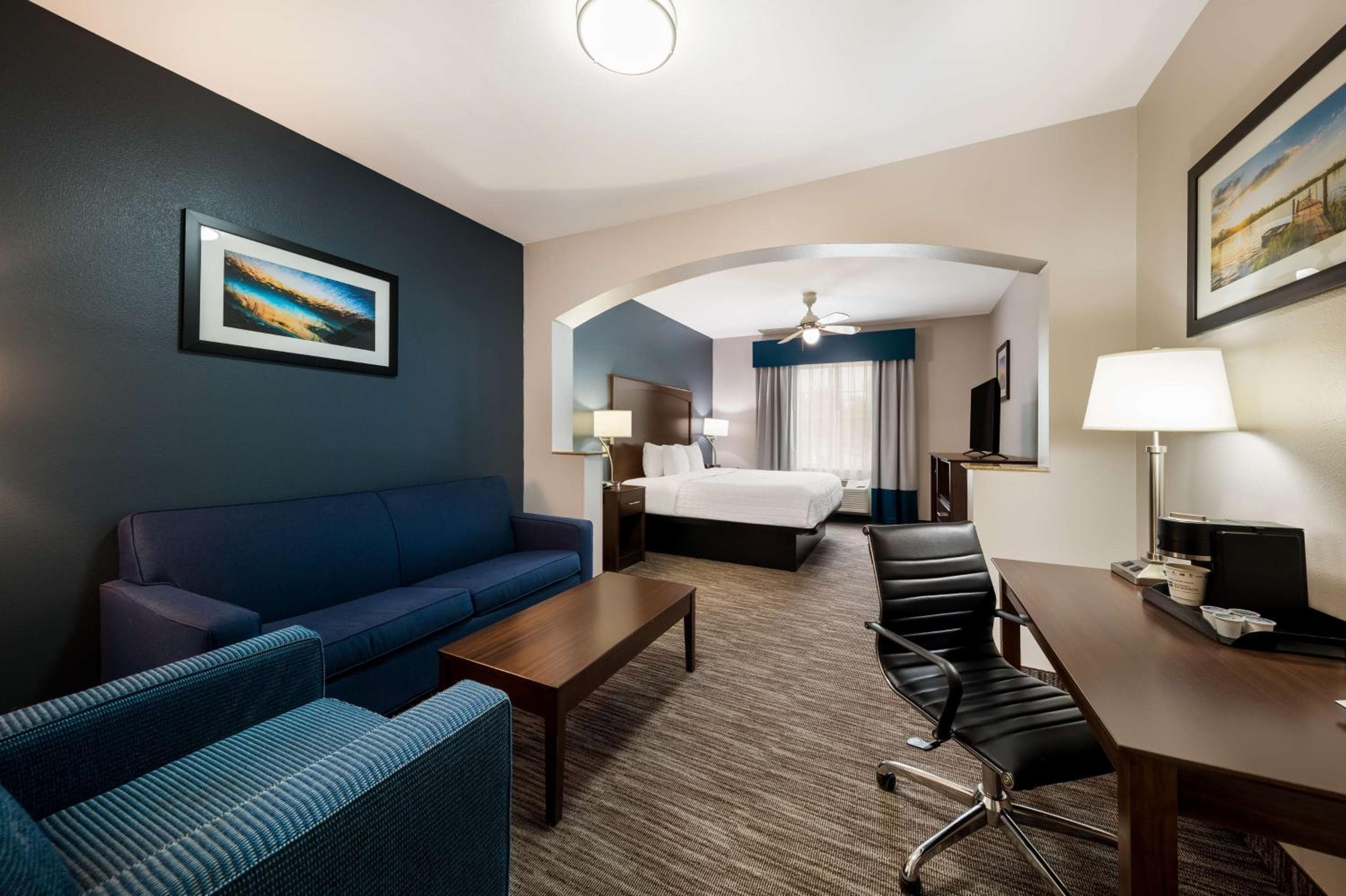 Best Western Plus Lake Dallas Inn & Suites