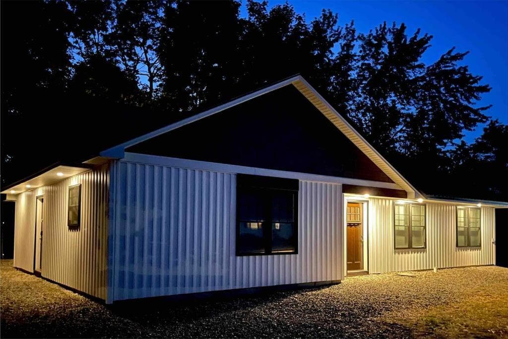 Riverside Getaway with HotTub 3br 2 bth