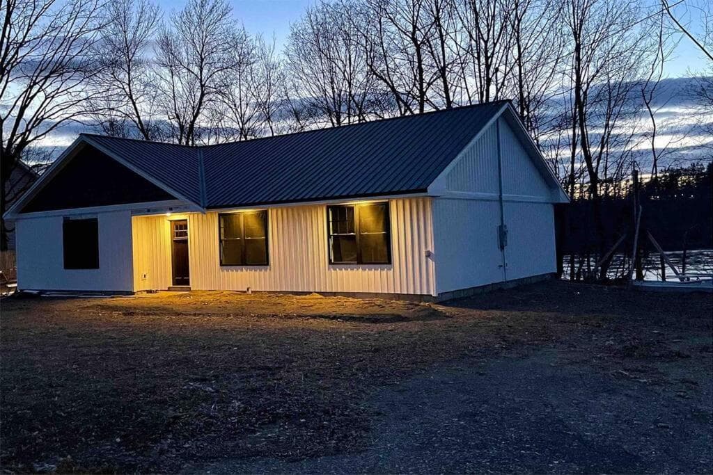 Riverside Getaway with HotTub 3br 2 bth