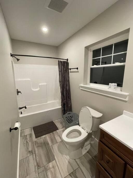 Riverside Getaway with HotTub 3br 2 bth