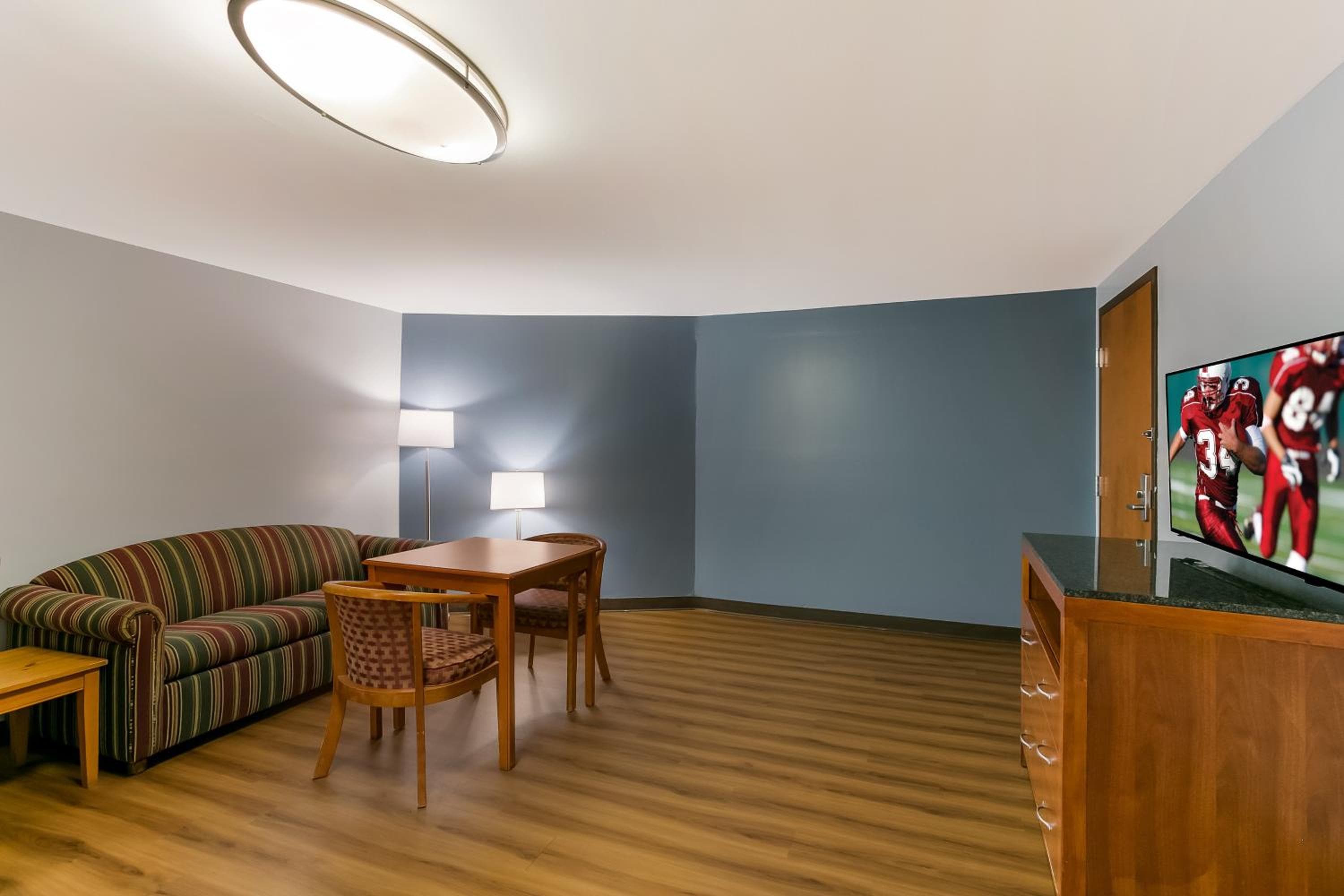 HomeTowne Studios by Red Roof Denver - Lancaster County