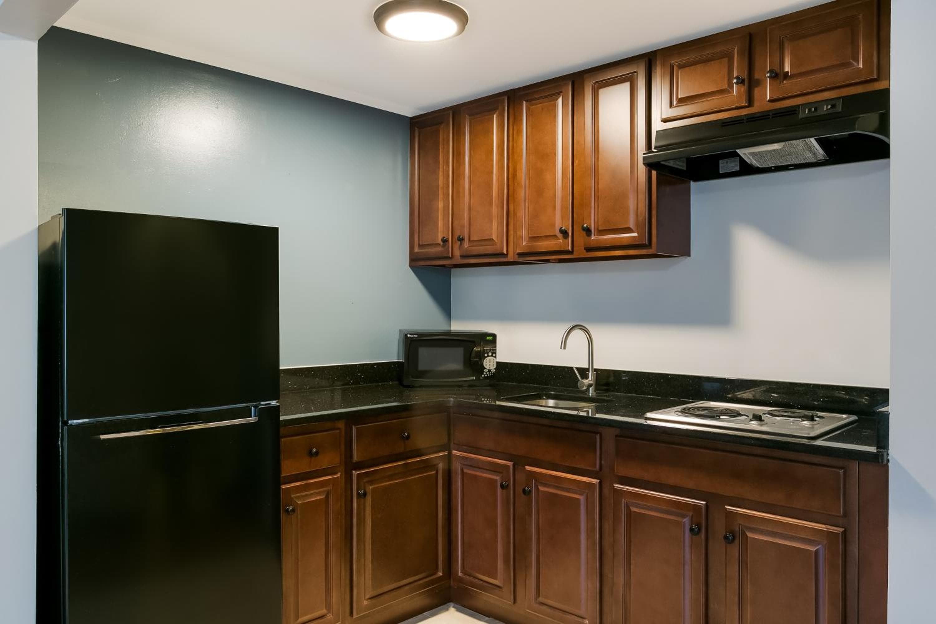 HomeTowne Studios by Red Roof Denver - Lancaster County