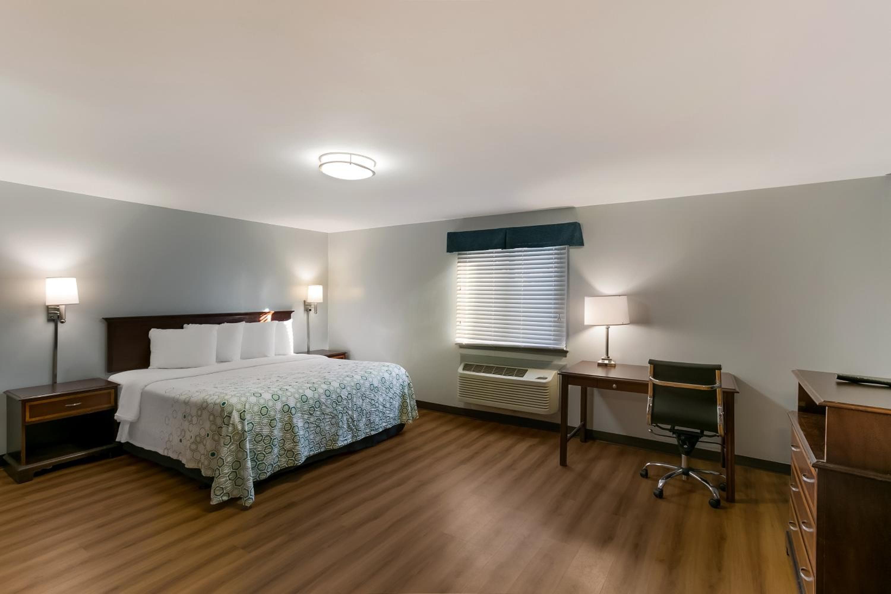 HomeTowne Studios by Red Roof Denver - Lancaster County