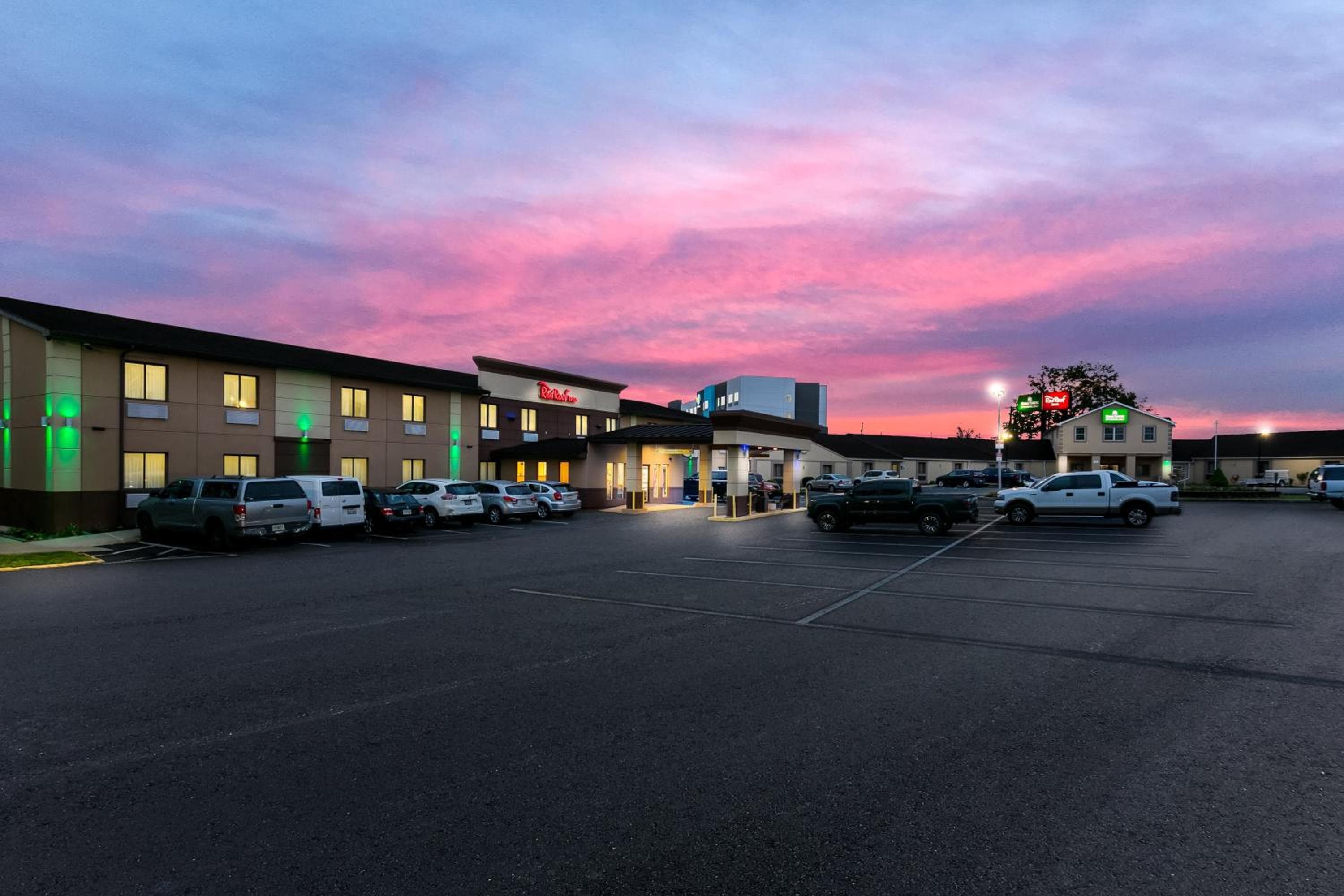HomeTowne Studios by Red Roof Denver - Lancaster County