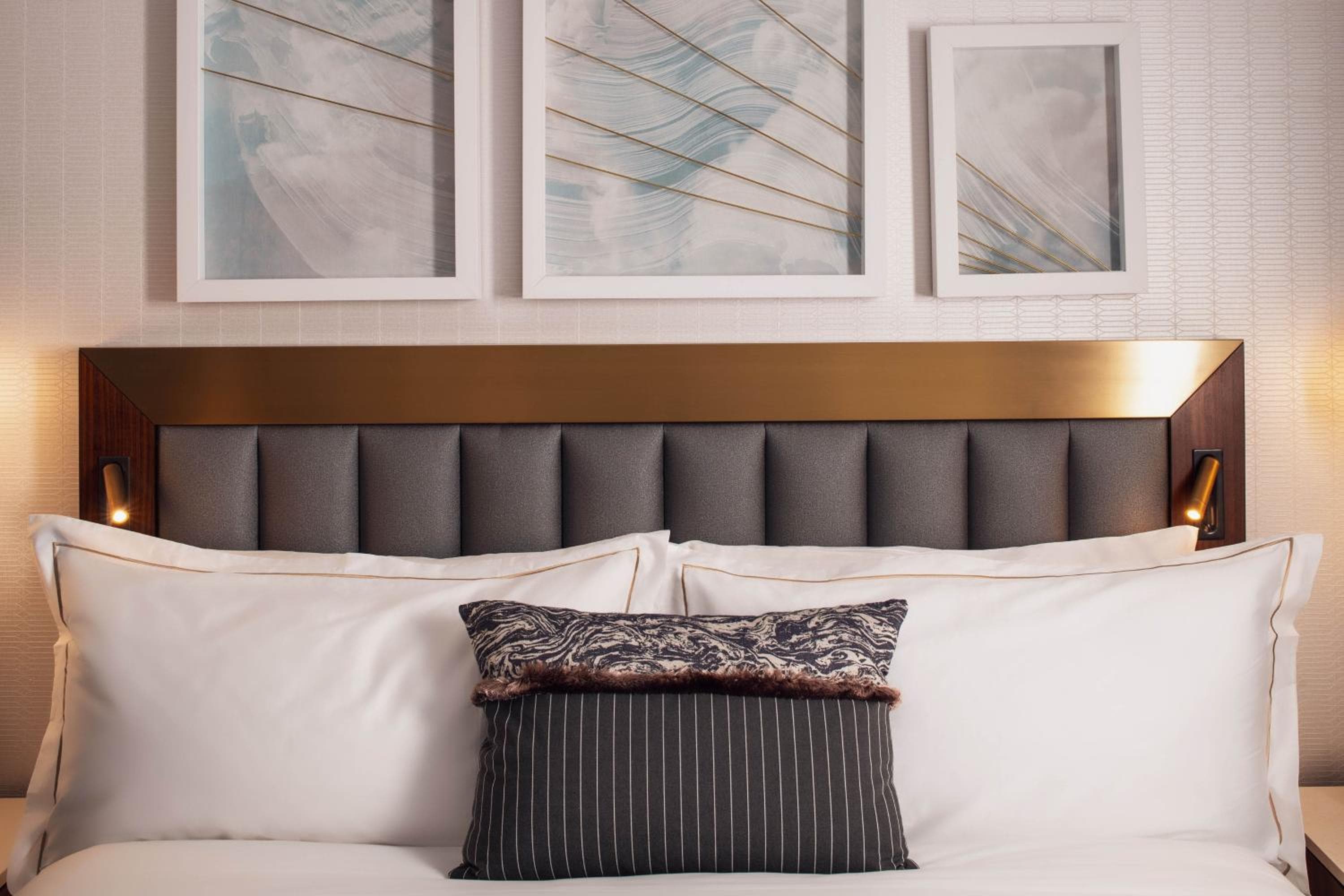 Rand Tower Hotel, Minneapolis, a Tribute Portfolio Hotel