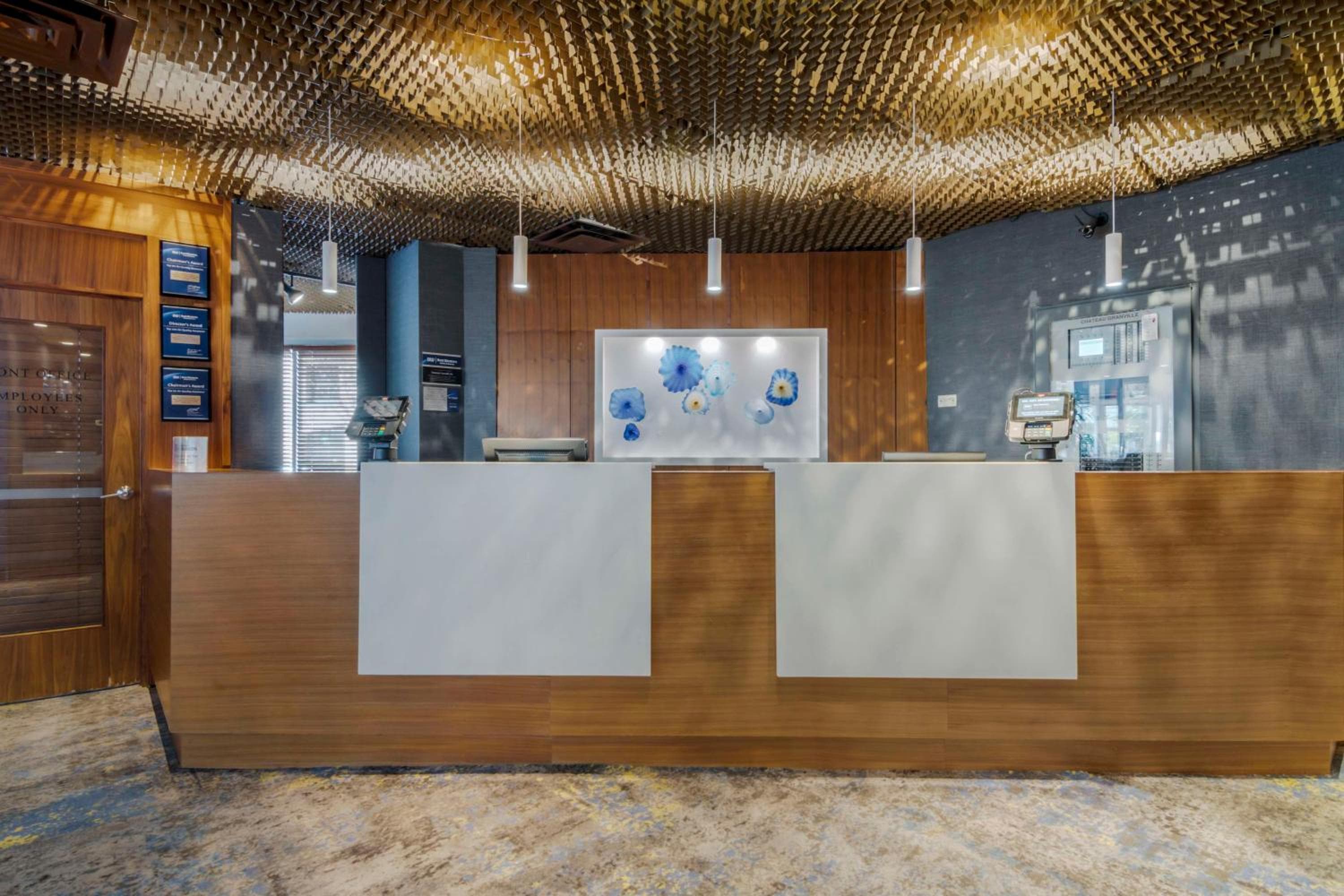 Best Western Premier Chateau Granville Hotel & Suites & Conference Centre