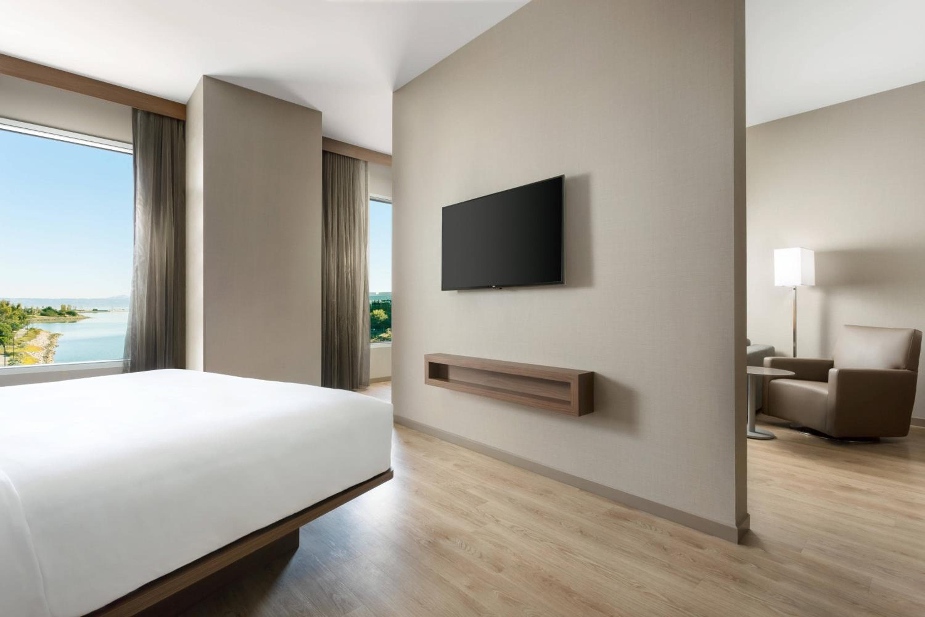 AC Hotel by Marriott San Francisco Airport/Oyster Point Waterfront
