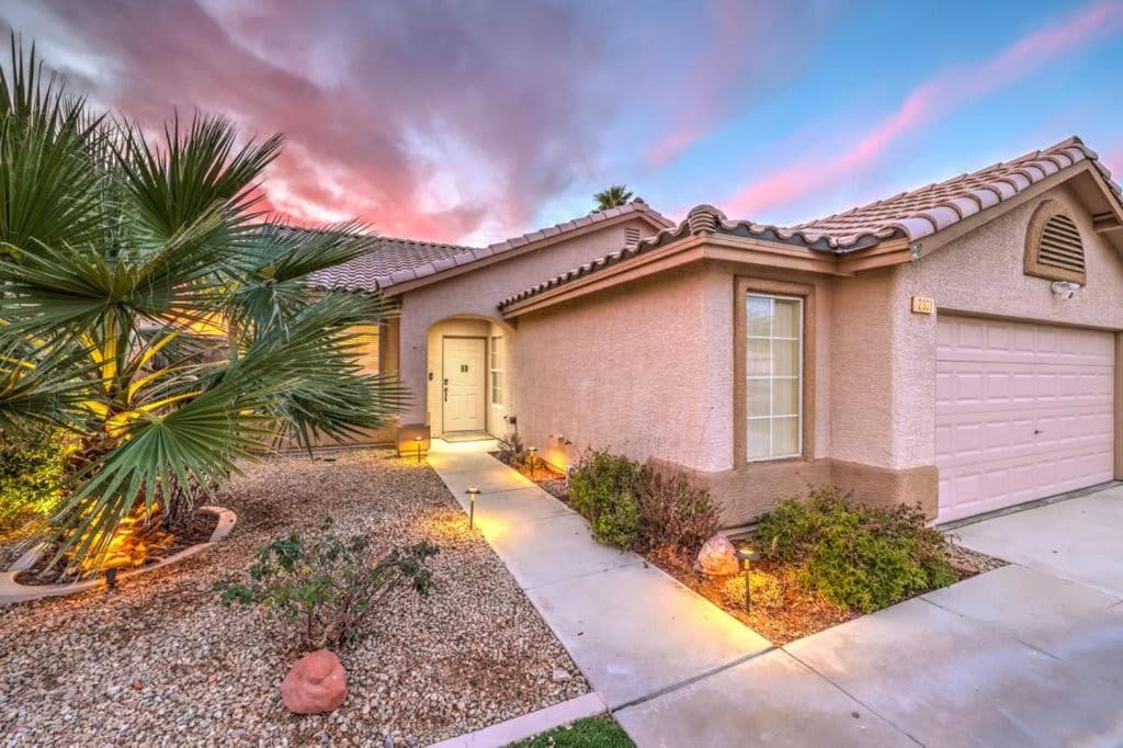 Sunset Swim - Modern Vegas Heated Pool Retreat