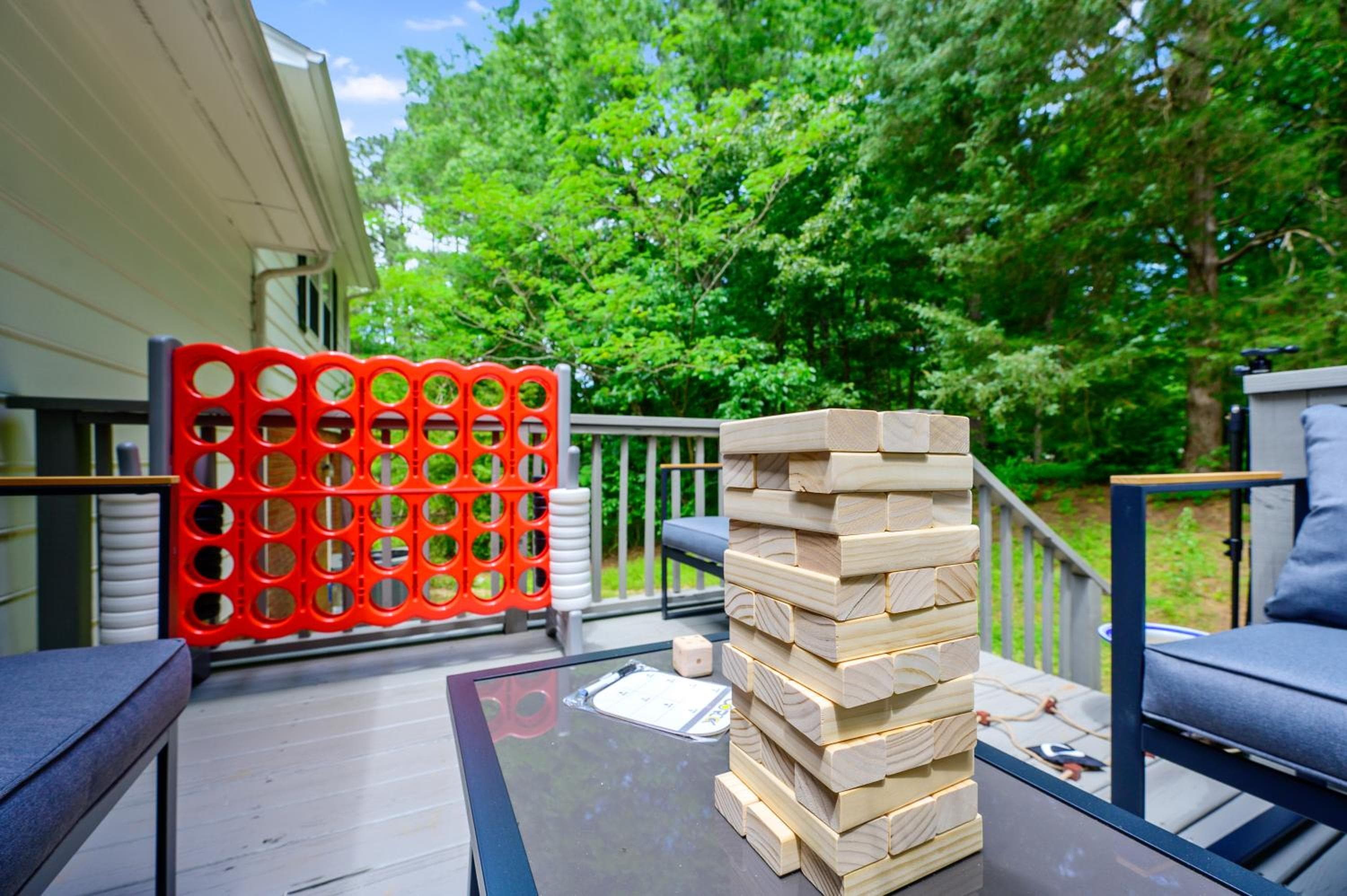 NEW Renovated 4BR Games Big Backyard Deck