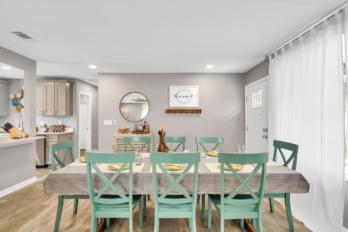 Magnolia - Family-Friendly Comforts, TVs, Grill & Just Steps to the Beach!
