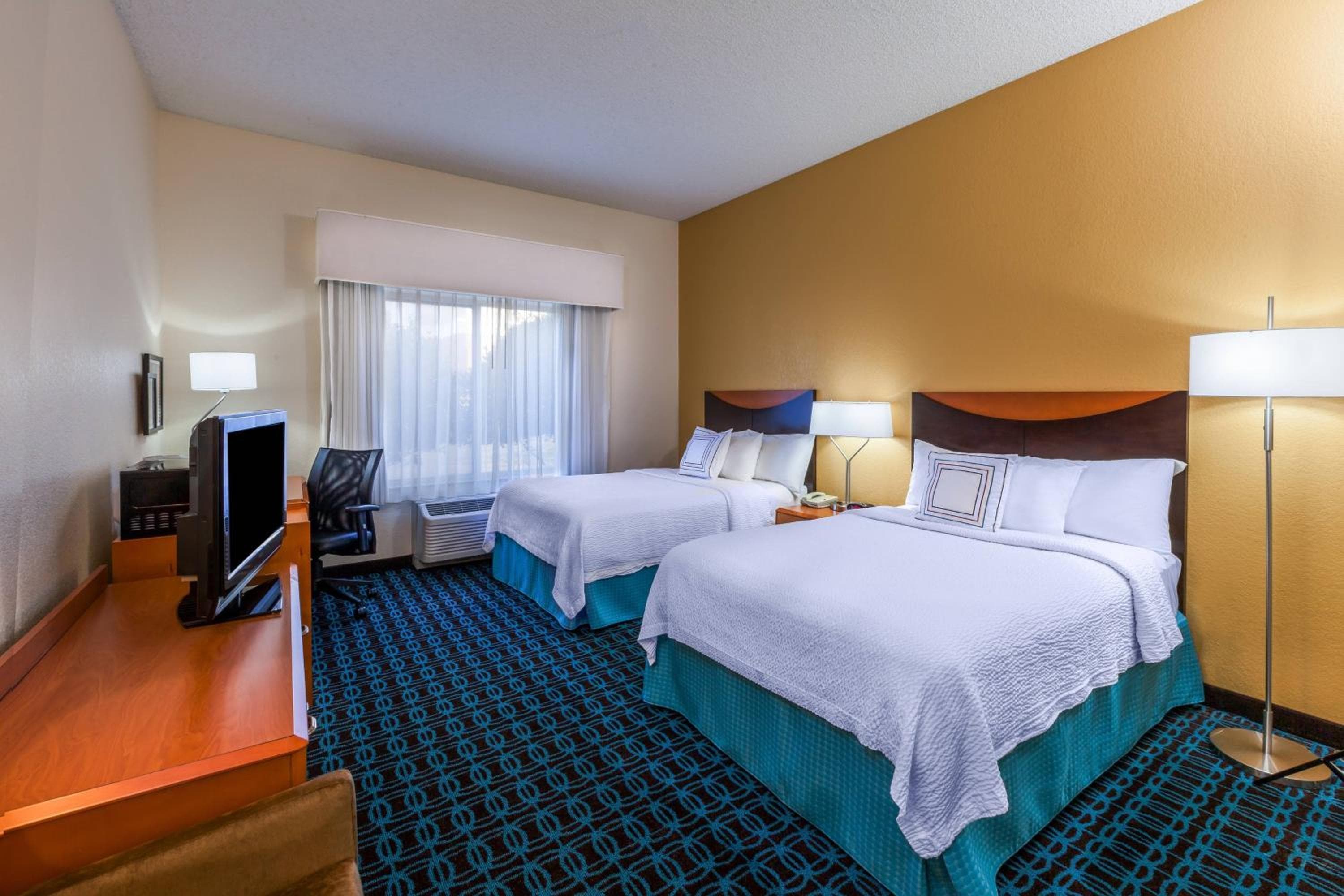 Fairfield Inn & Suites by Marriott Rogers