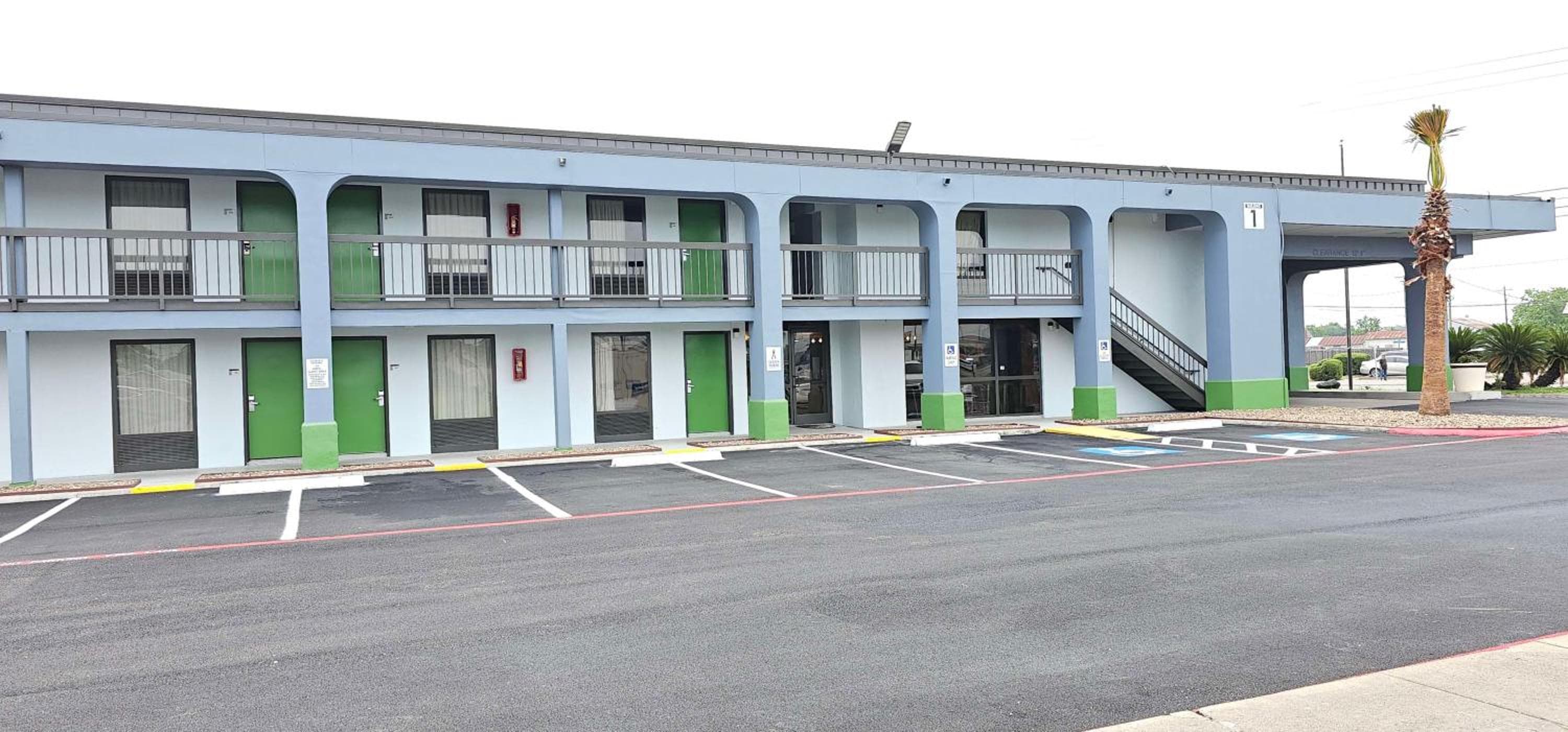 Days Inn by Wyndham Victoria TX East