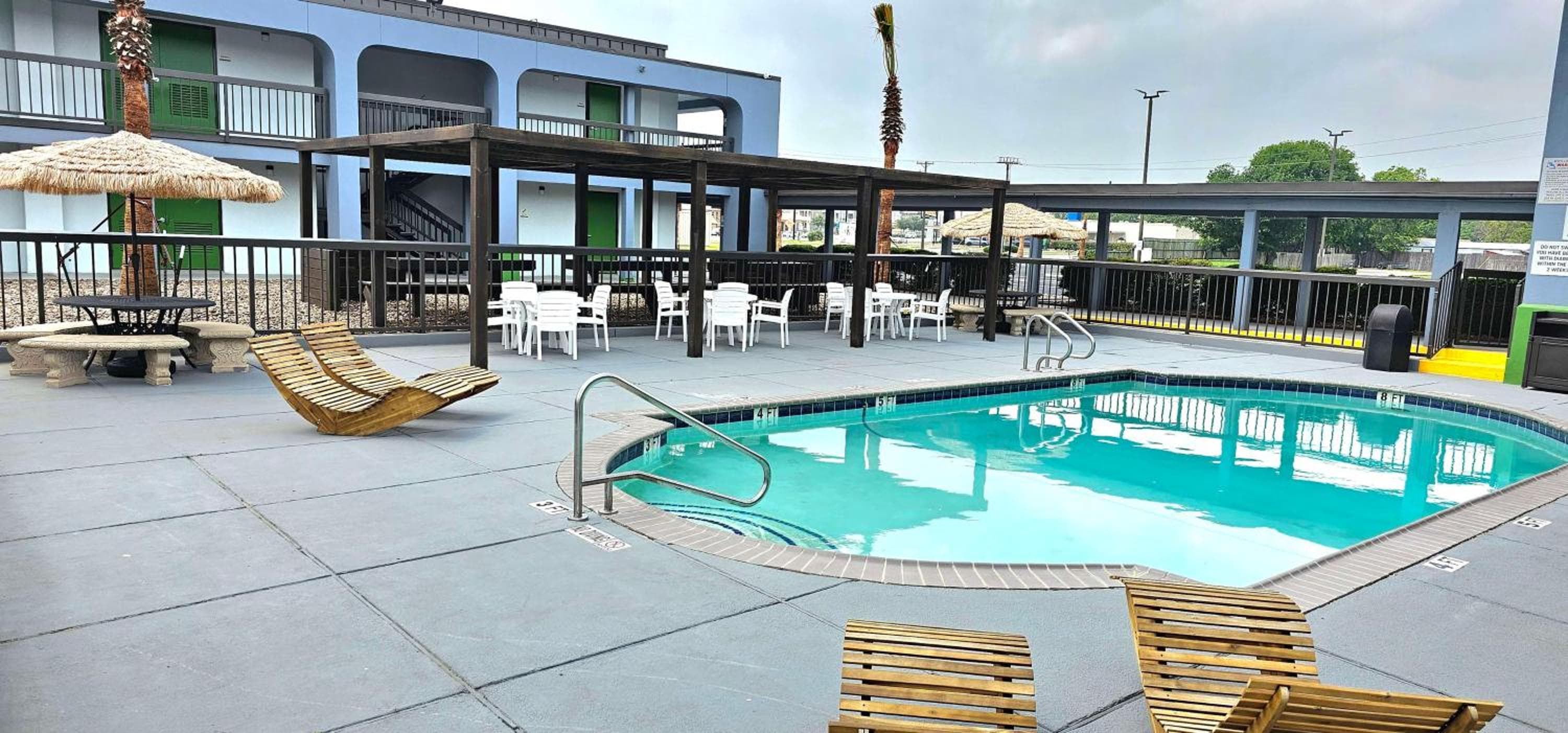 Days Inn by Wyndham Victoria TX East