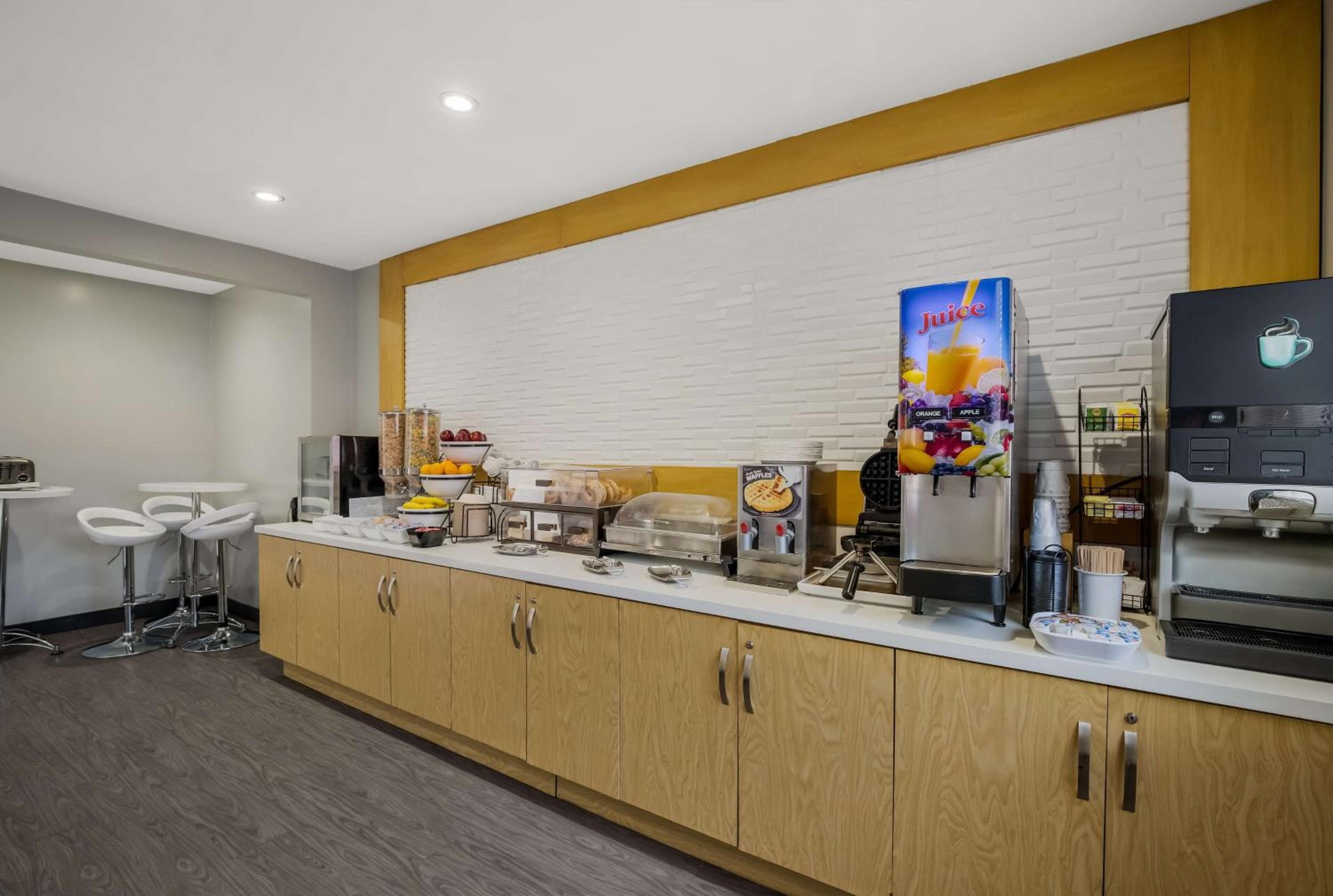 Sunset West Hotel, SureStay Collection By Best Western