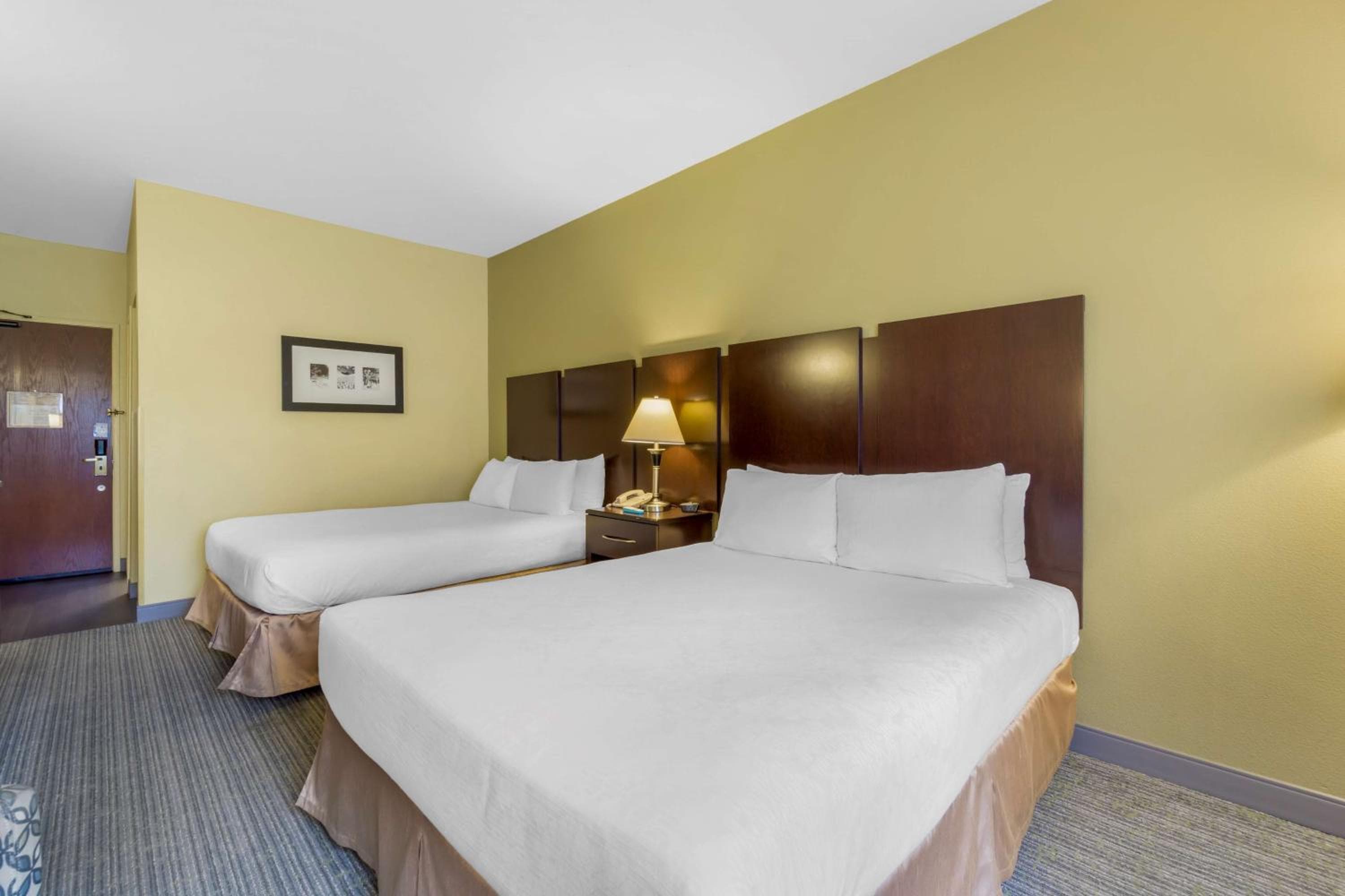 Best Western Plus Plaza by the Green