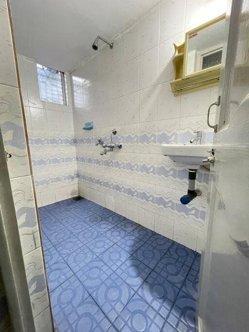 Entire 2 BHK spacious Apartment on first floor - Sai Homestay