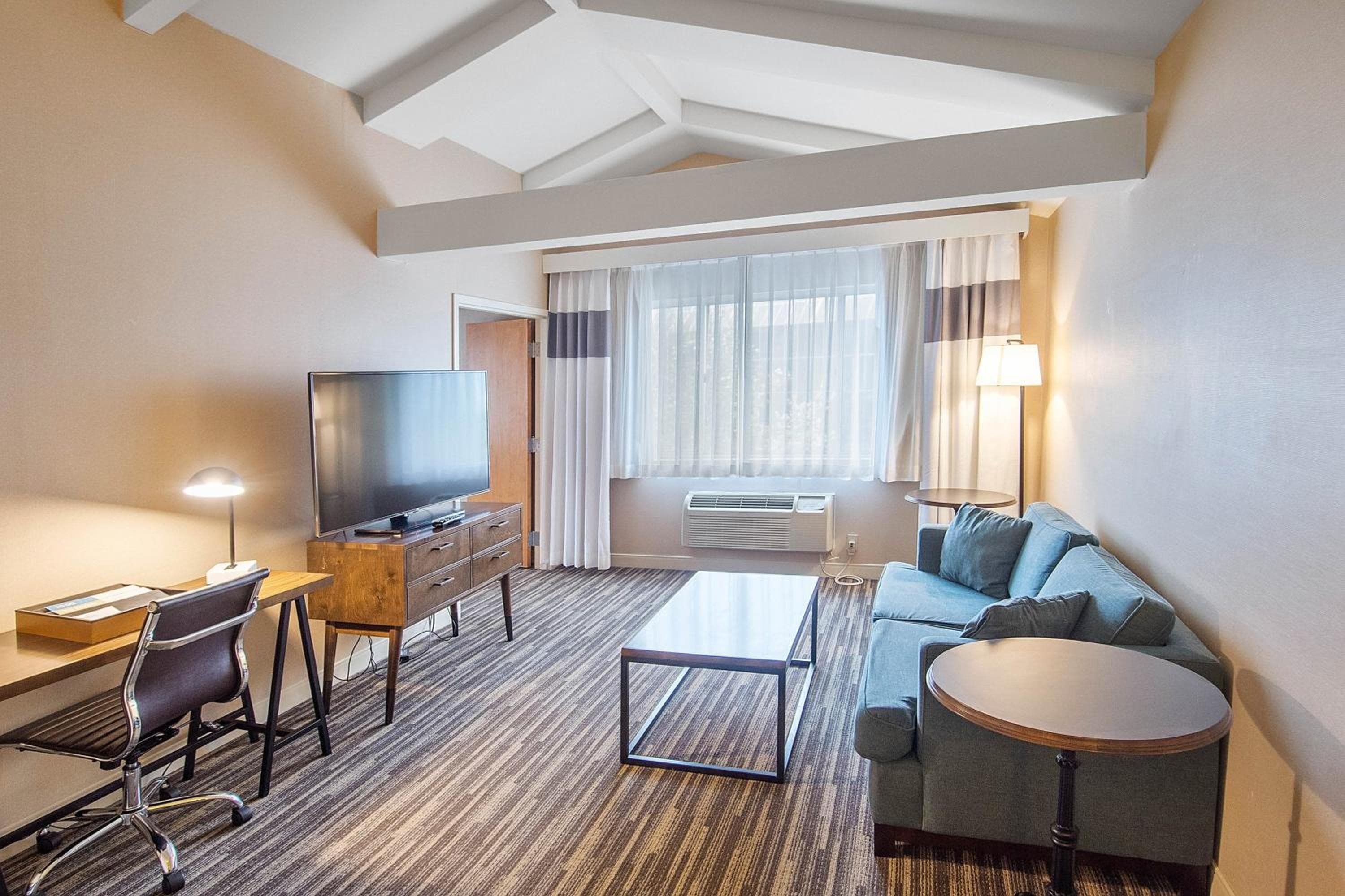 Best Western Premier Plainview-Long Island Hotel