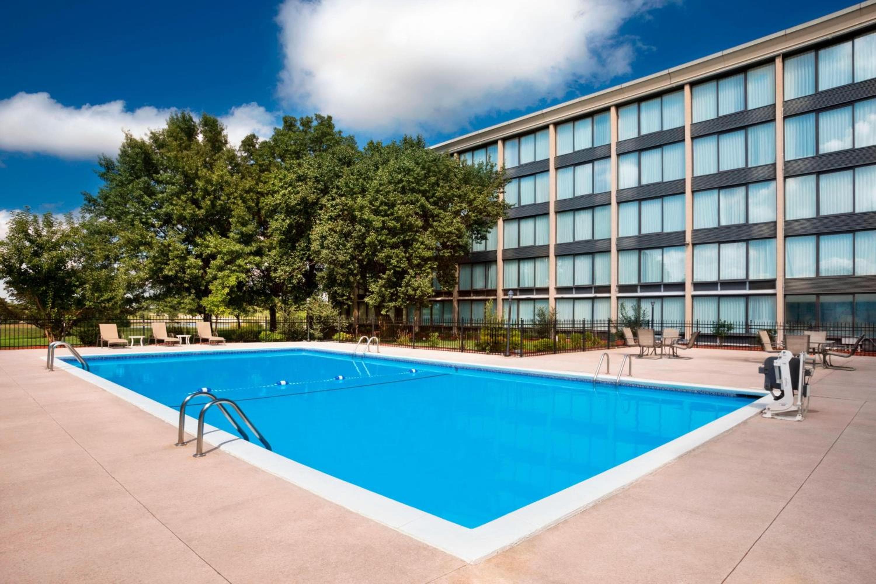 Four Points by Sheraton Kansas City Airport