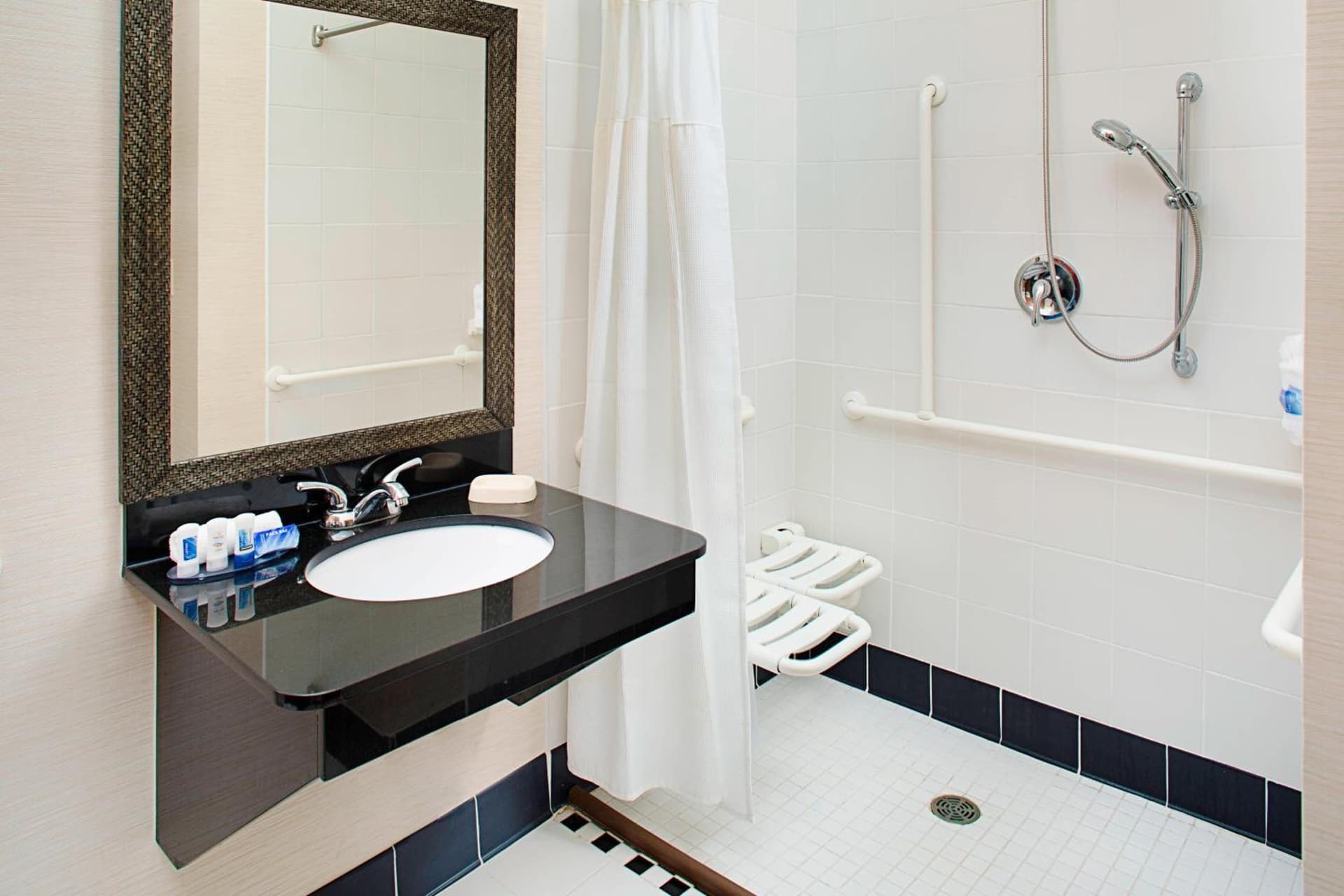 Fairfield Inn & Suites by Marriott San Antonio SeaWorld / Westover Hills