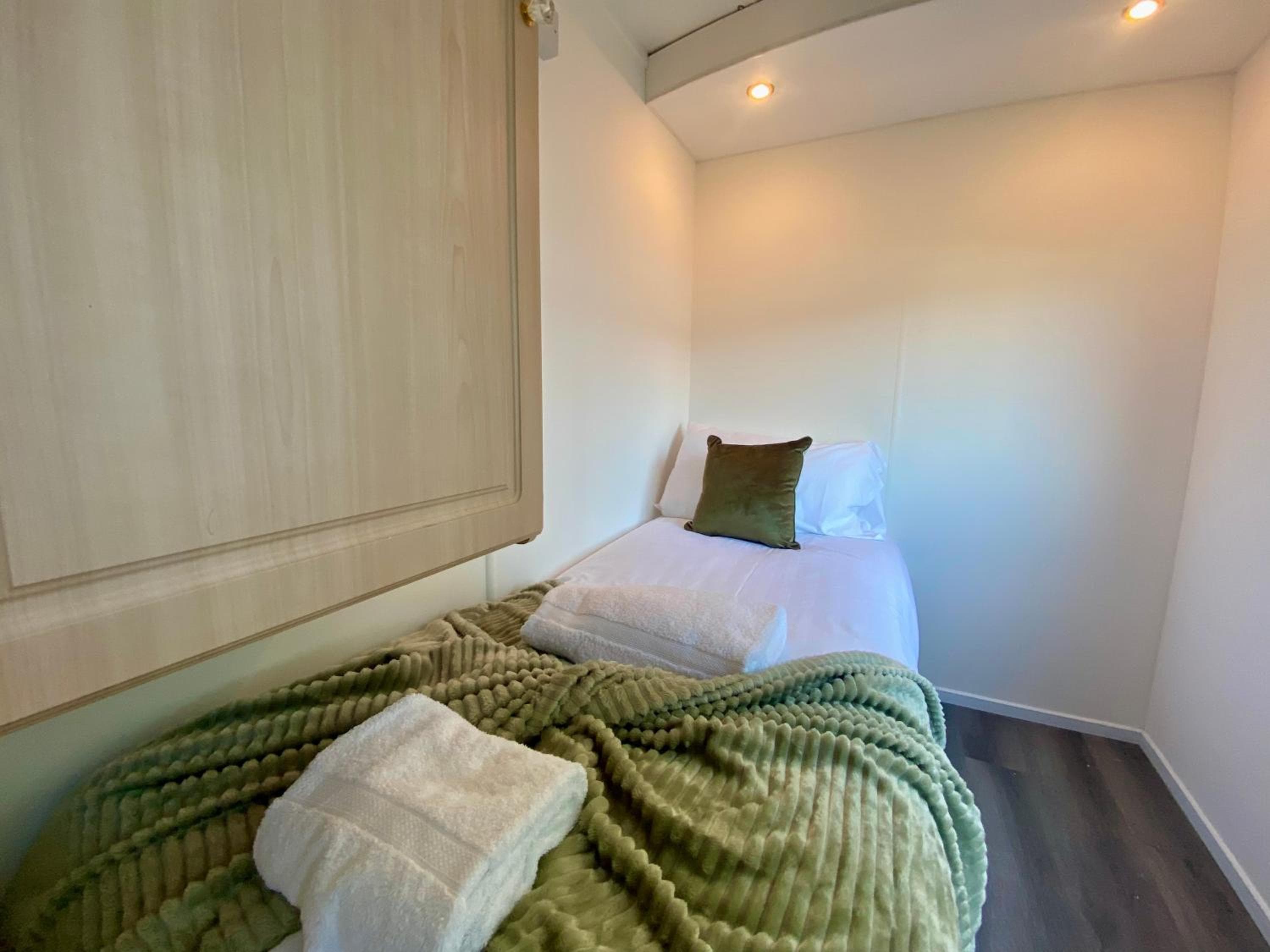 Elletson Park Wood fired Hot tubs, Caravans & Pods