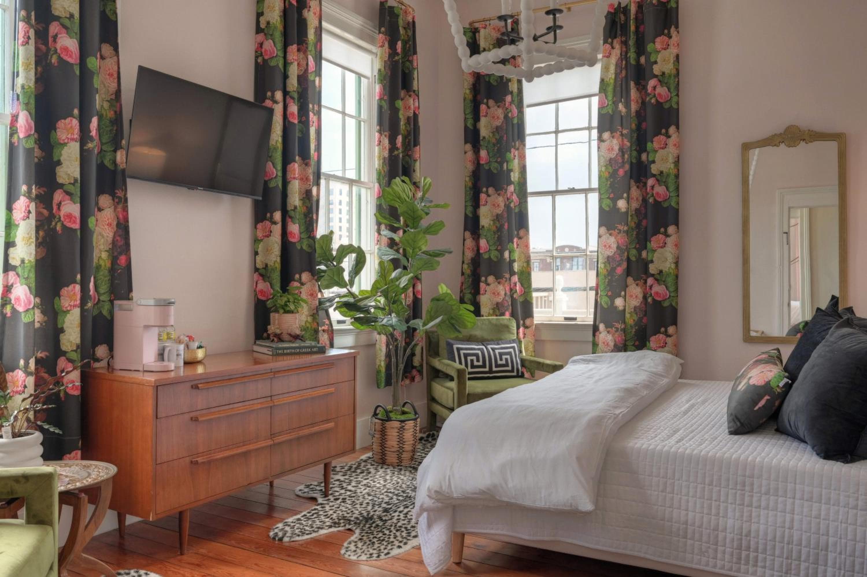 Sugars Inn Room 6 Family Friendly Boutique Stay Downtown