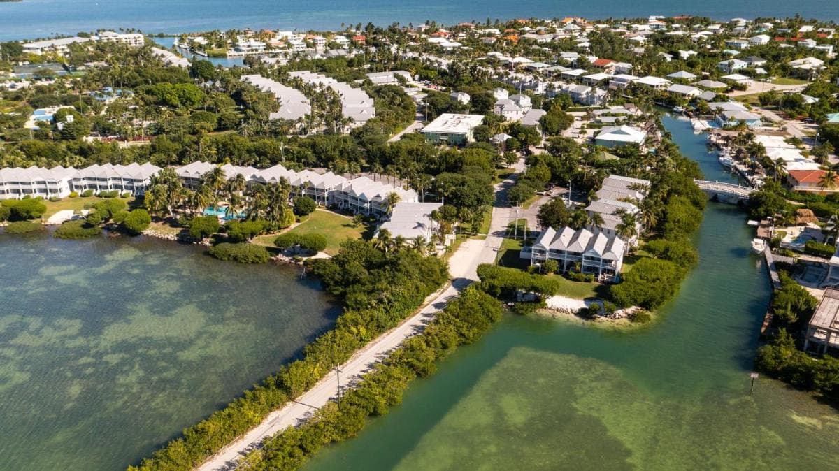 Beach House Getaway - 2BR 2-5BA Coastal Villa