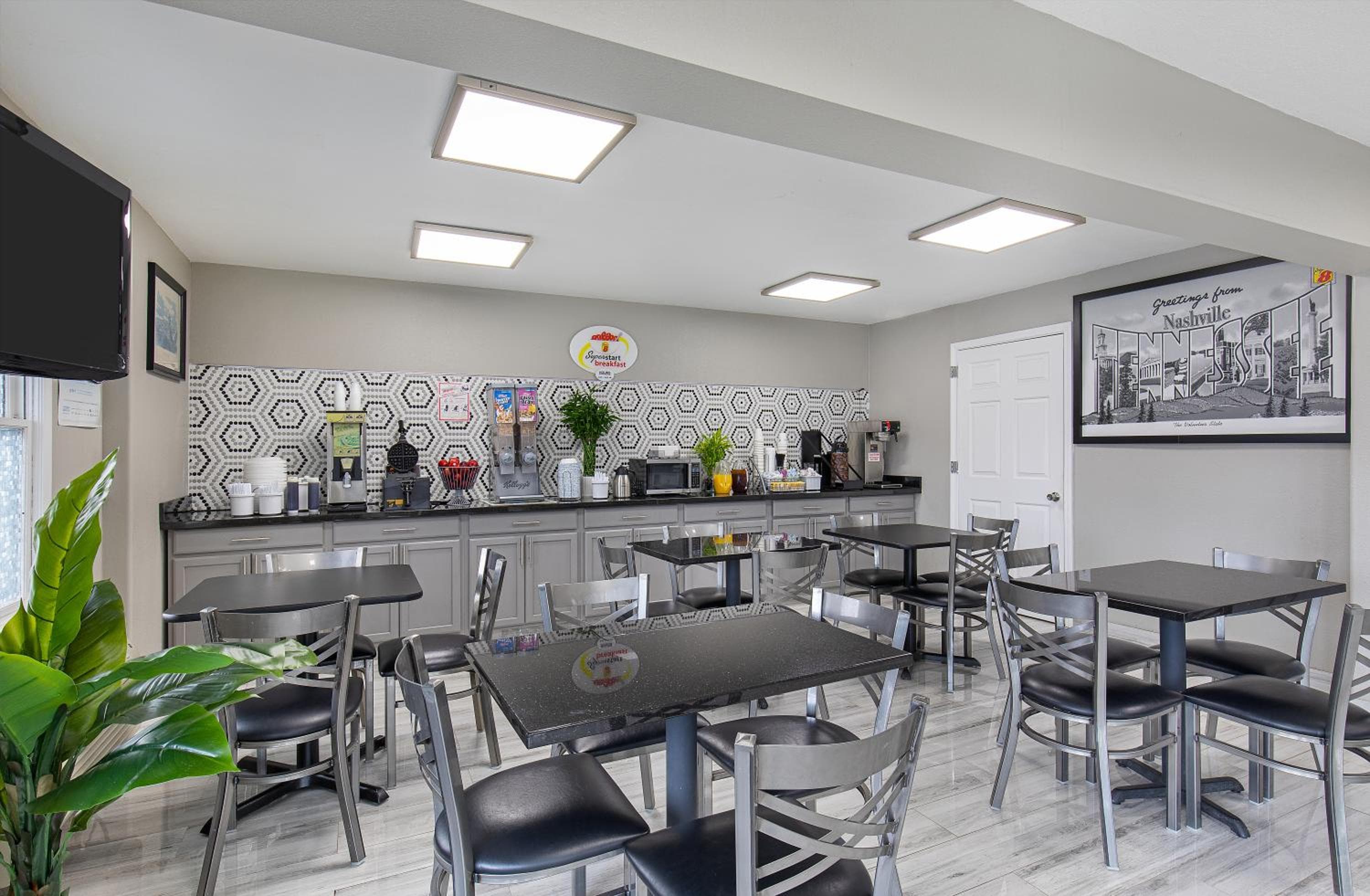 Super 8 by Wyndham Nashville West