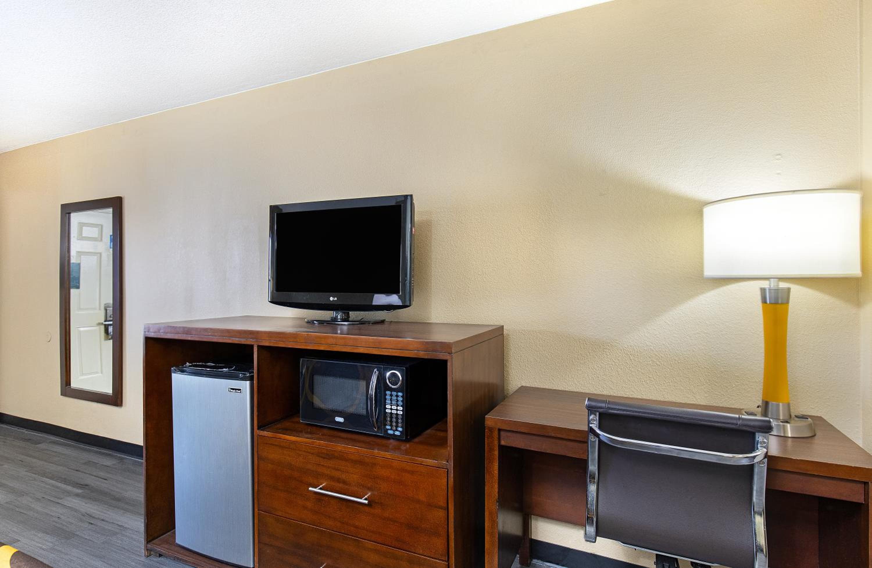 Super 8 by Wyndham Nashville West