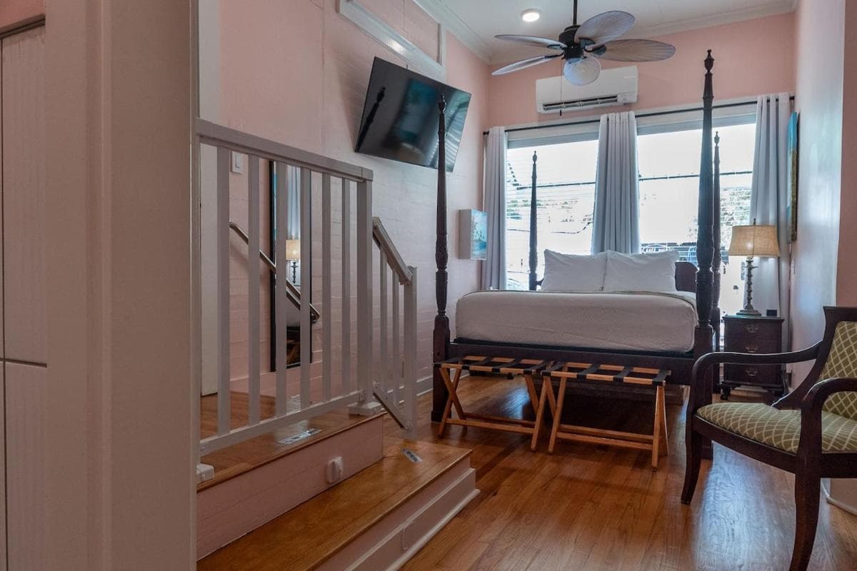 The Porch on Frances Inn - Adults Exclusive