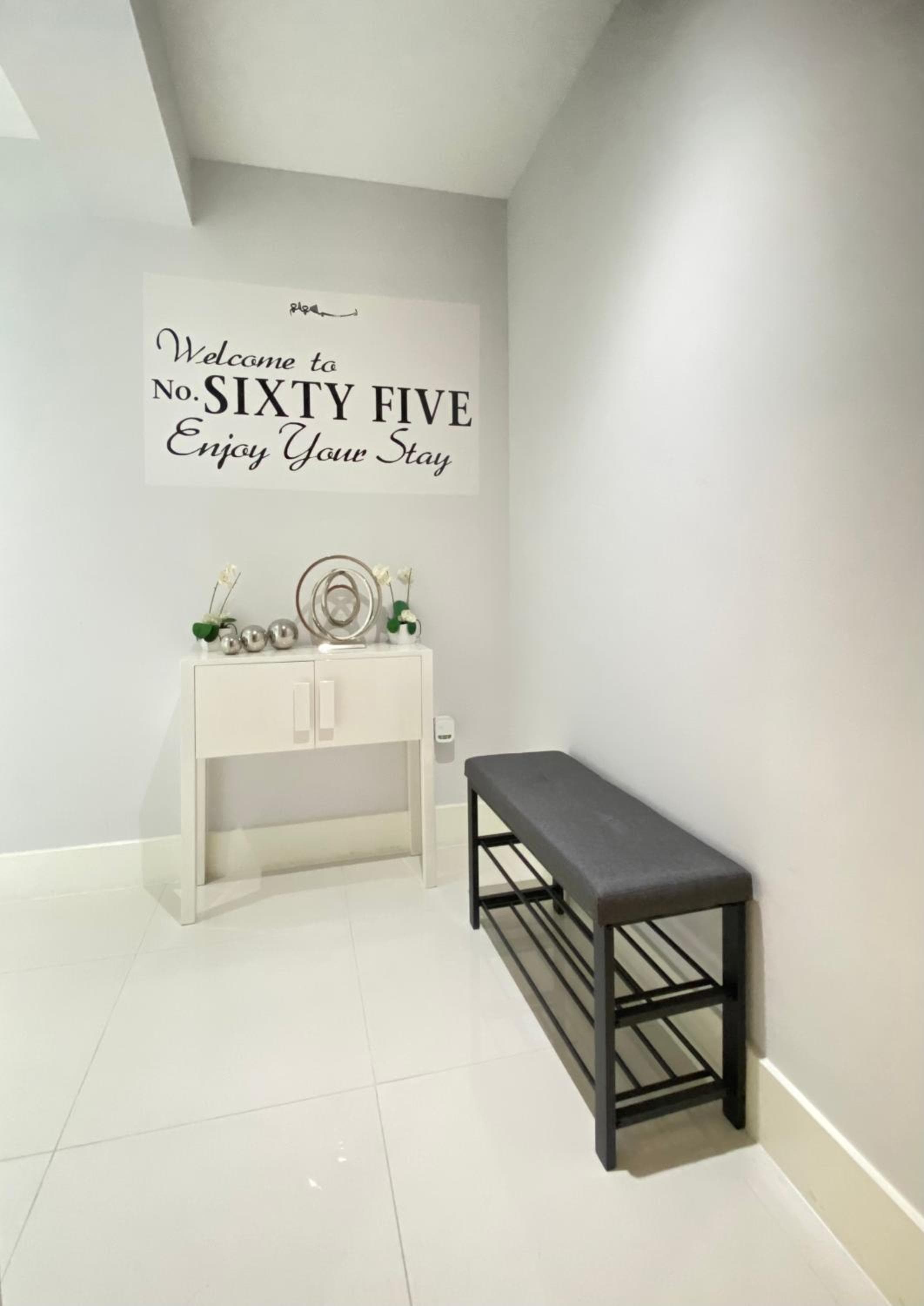 Contemporary City Centre Apartment in The Aspect