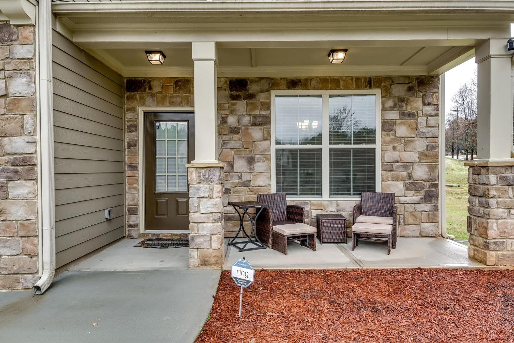 Open Plan Arcade Home with Natural Hardwoods Sleeps 10
